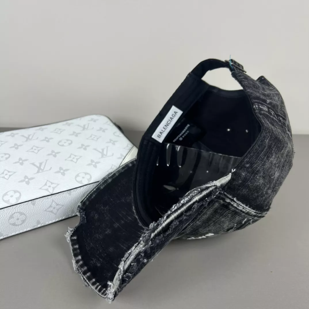 Flexible 1140 Balenciaga Caps