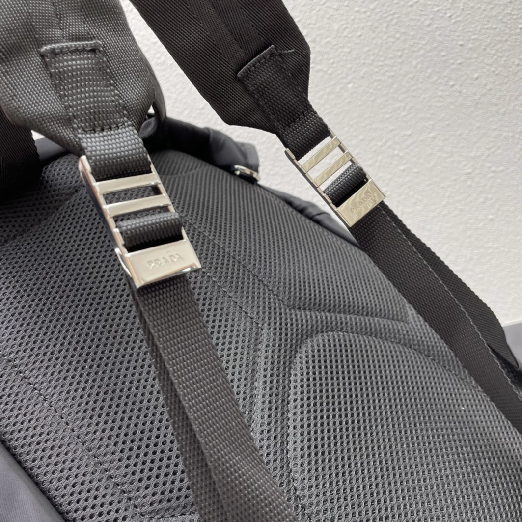 Flexible 1186 Prada AAA Man Backpacks