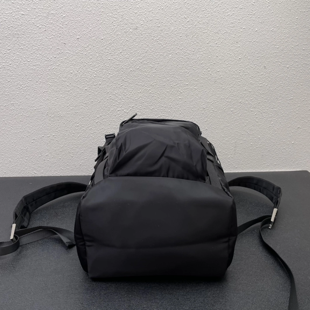 Flexible 1186 Prada AAA Man Backpacks