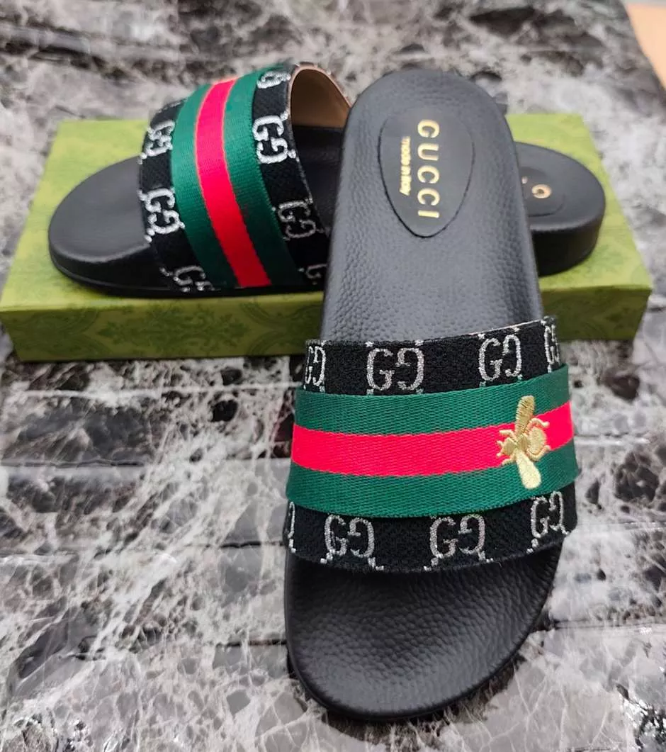 Flexible 124 Gucci Slippers For Men