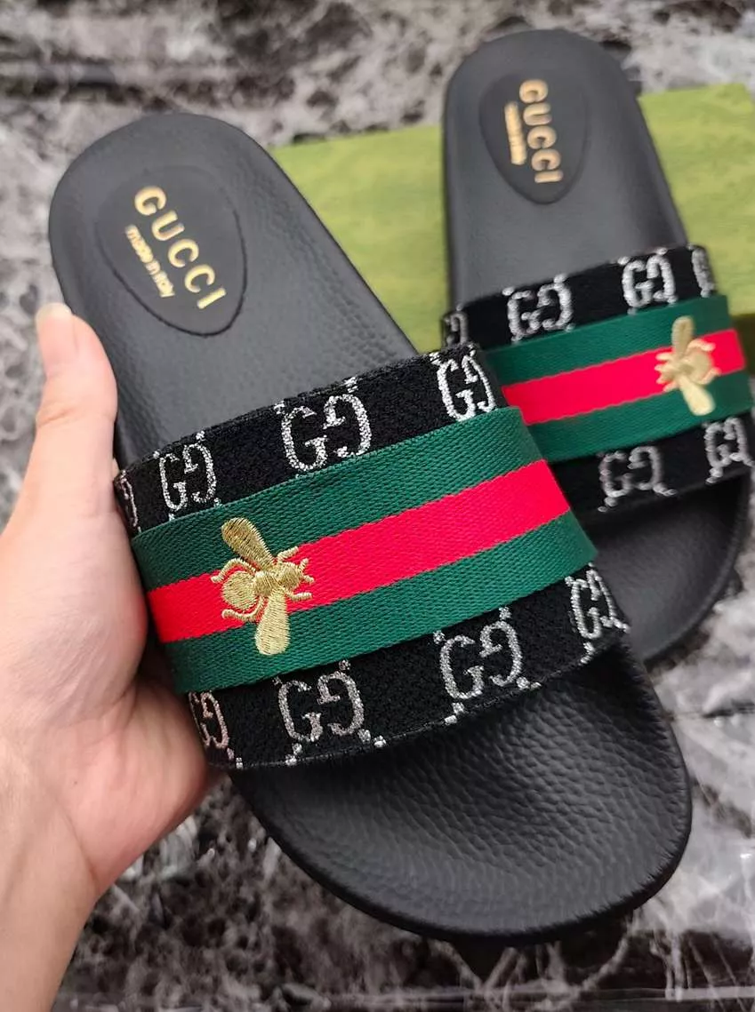 Flexible 124 Gucci Slippers For Men