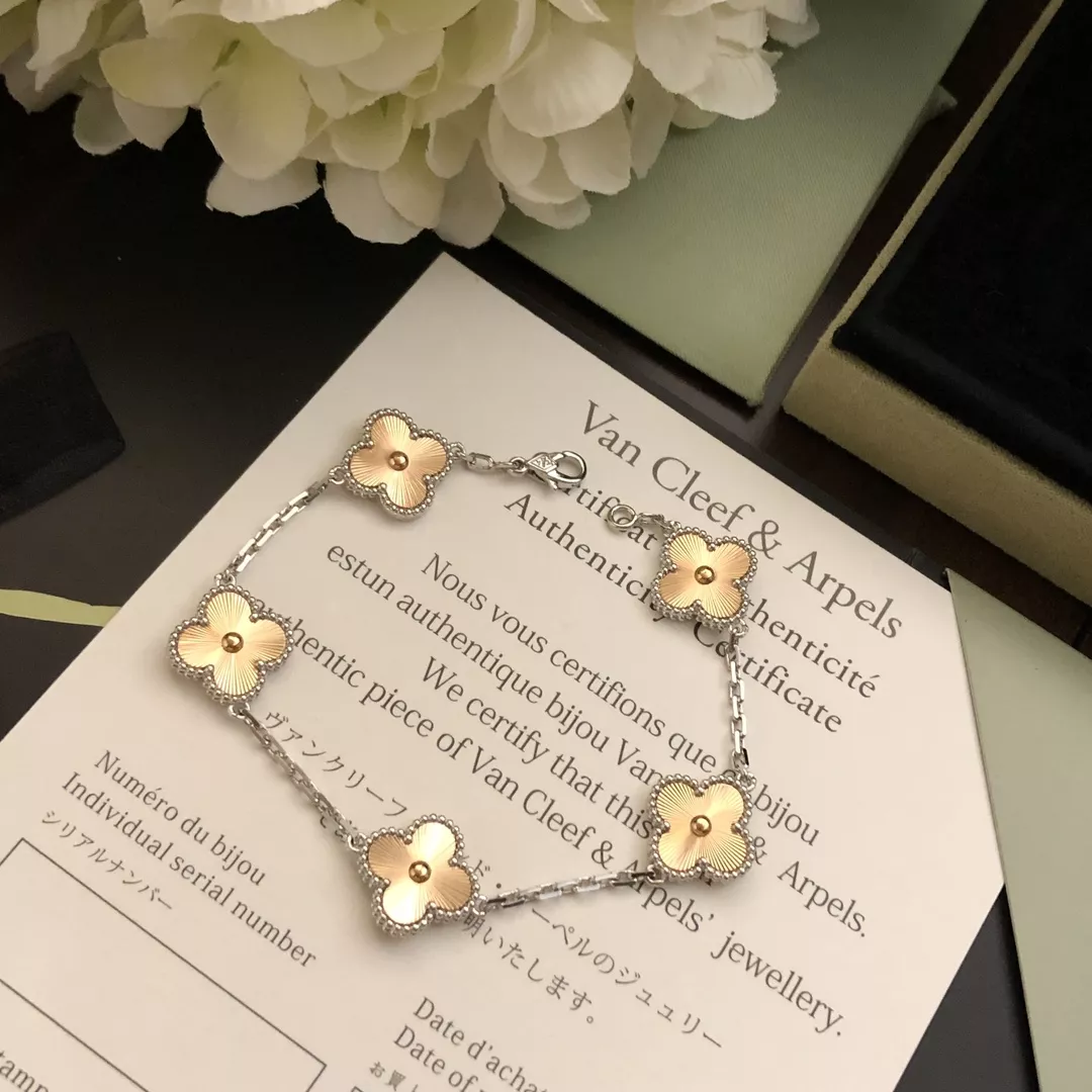 Flexible 1386 Van Cleef & Arpels Bracelets For Women