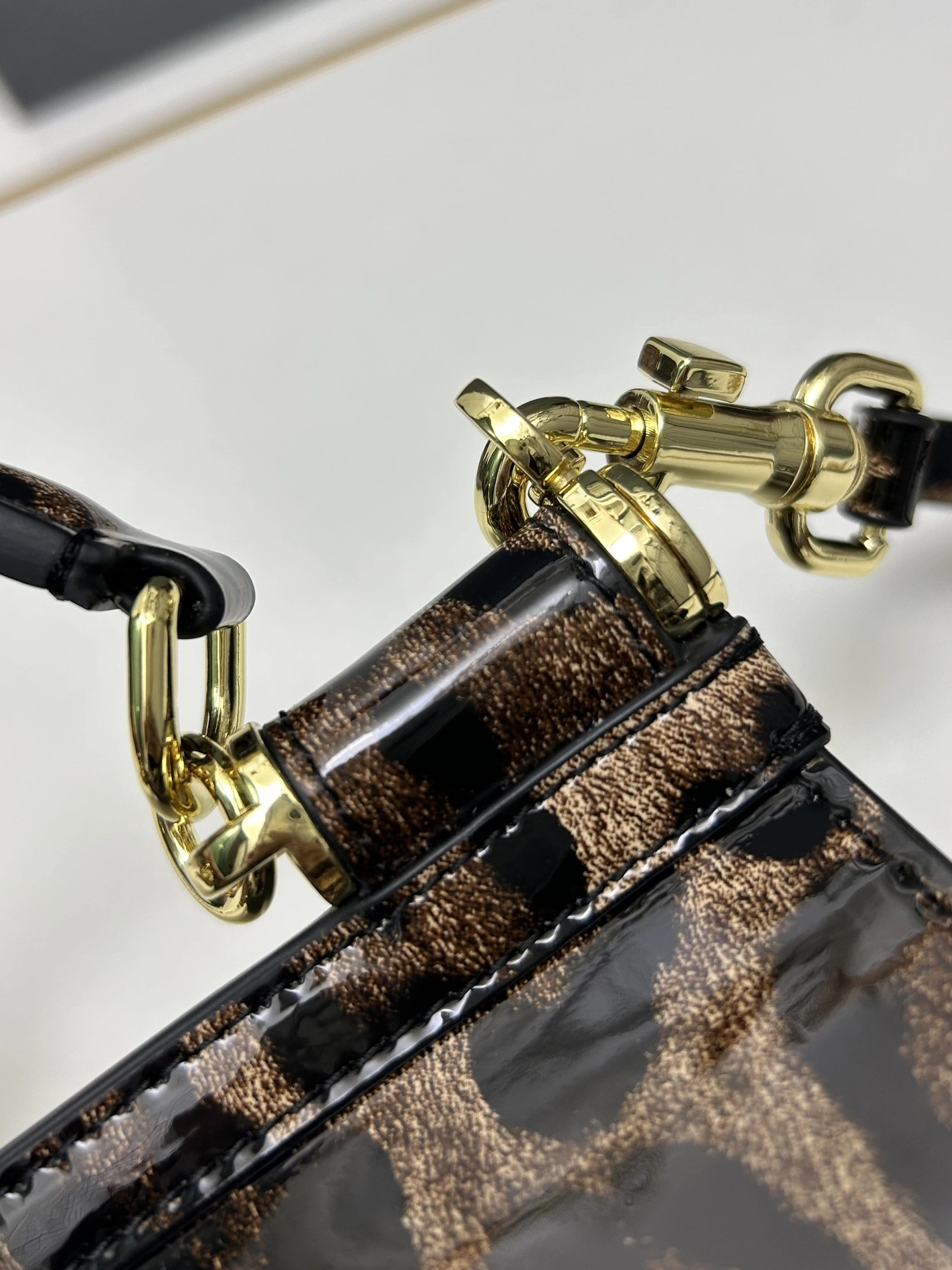 Flexible 1444 Dolce & Gabbana D&G AAA Quality Messenger Bags For Women