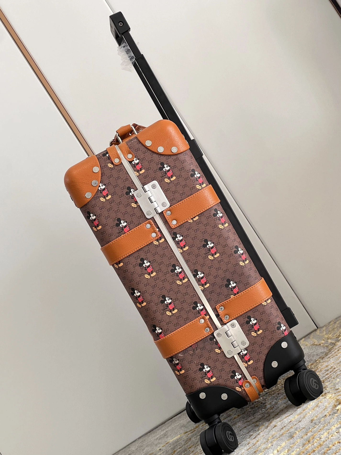 Flexible 1616 Gucci Luggage