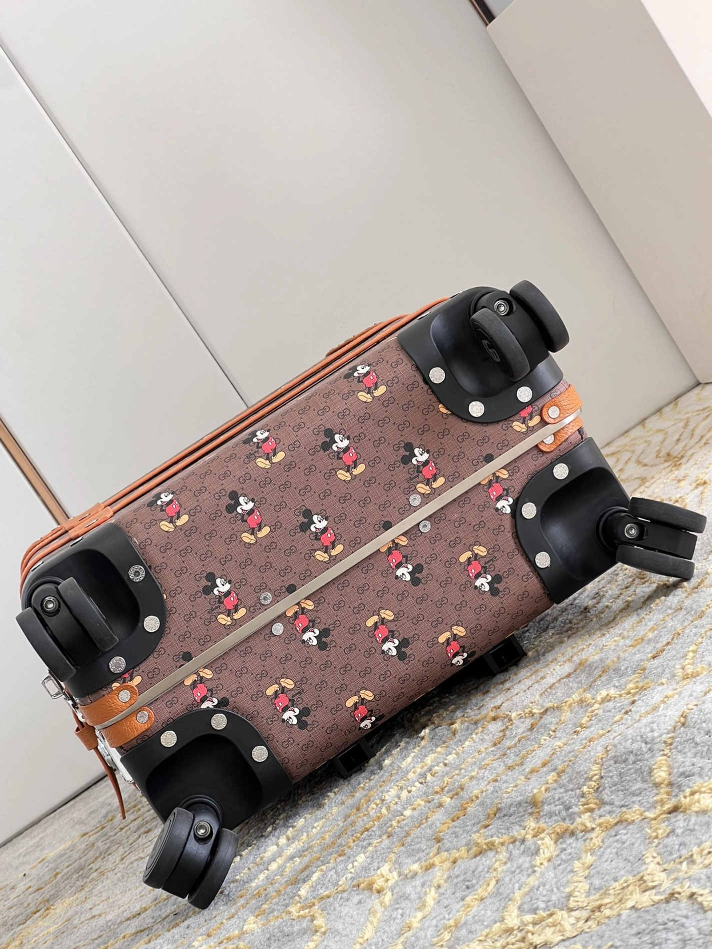 Flexible 1616 Gucci Luggage