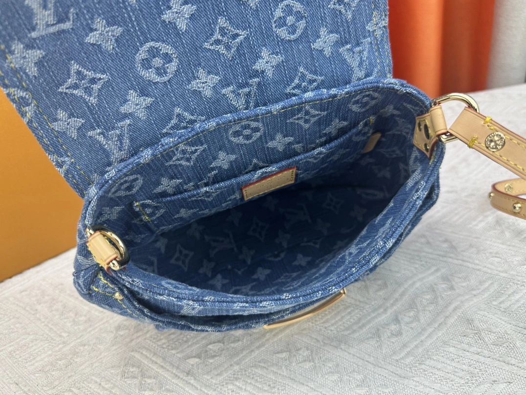Flexible 1758 Louis Vuitton AAA Quality Shoulder Bags For Women