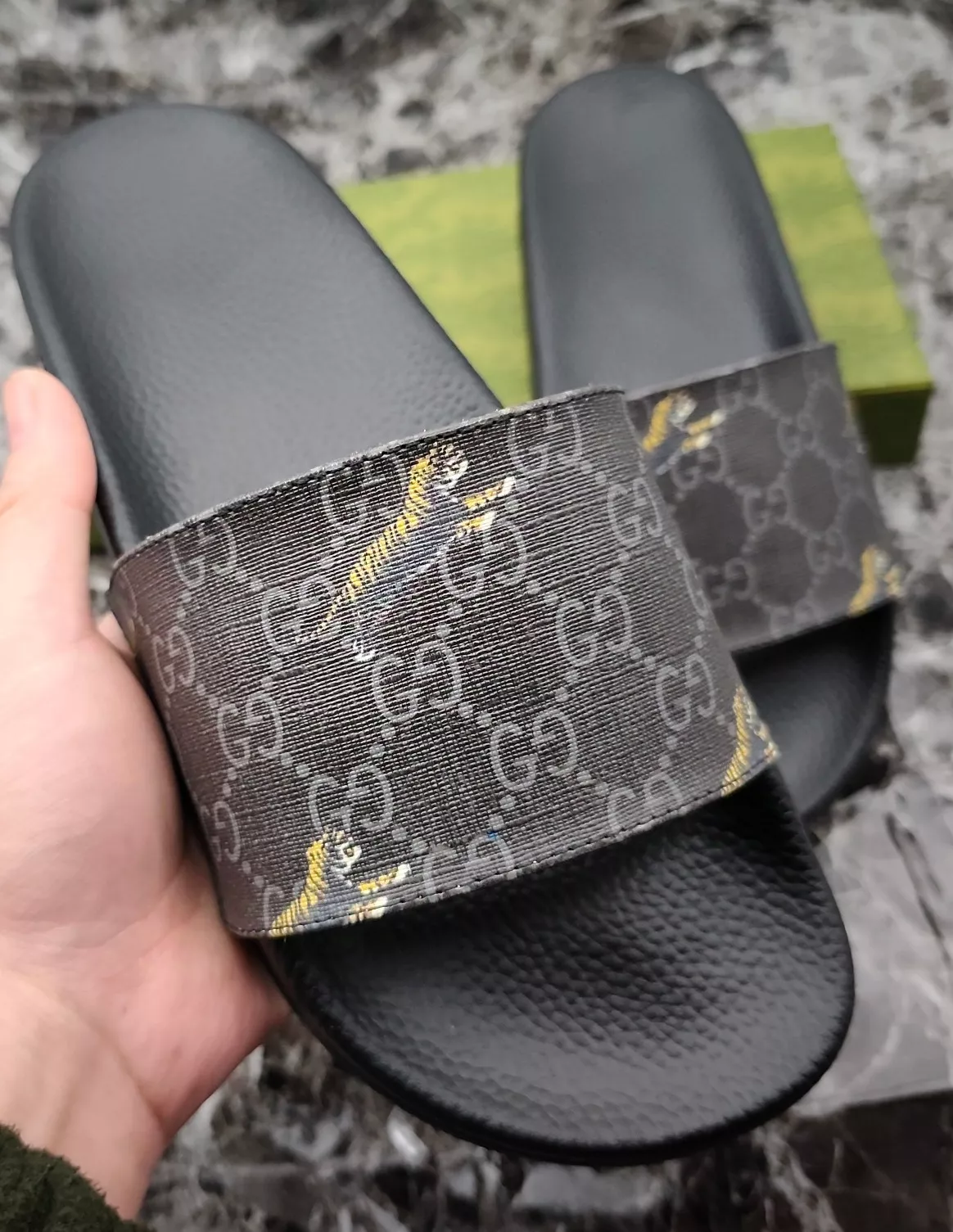 Flexible 2087 Gucci Slippers For Men