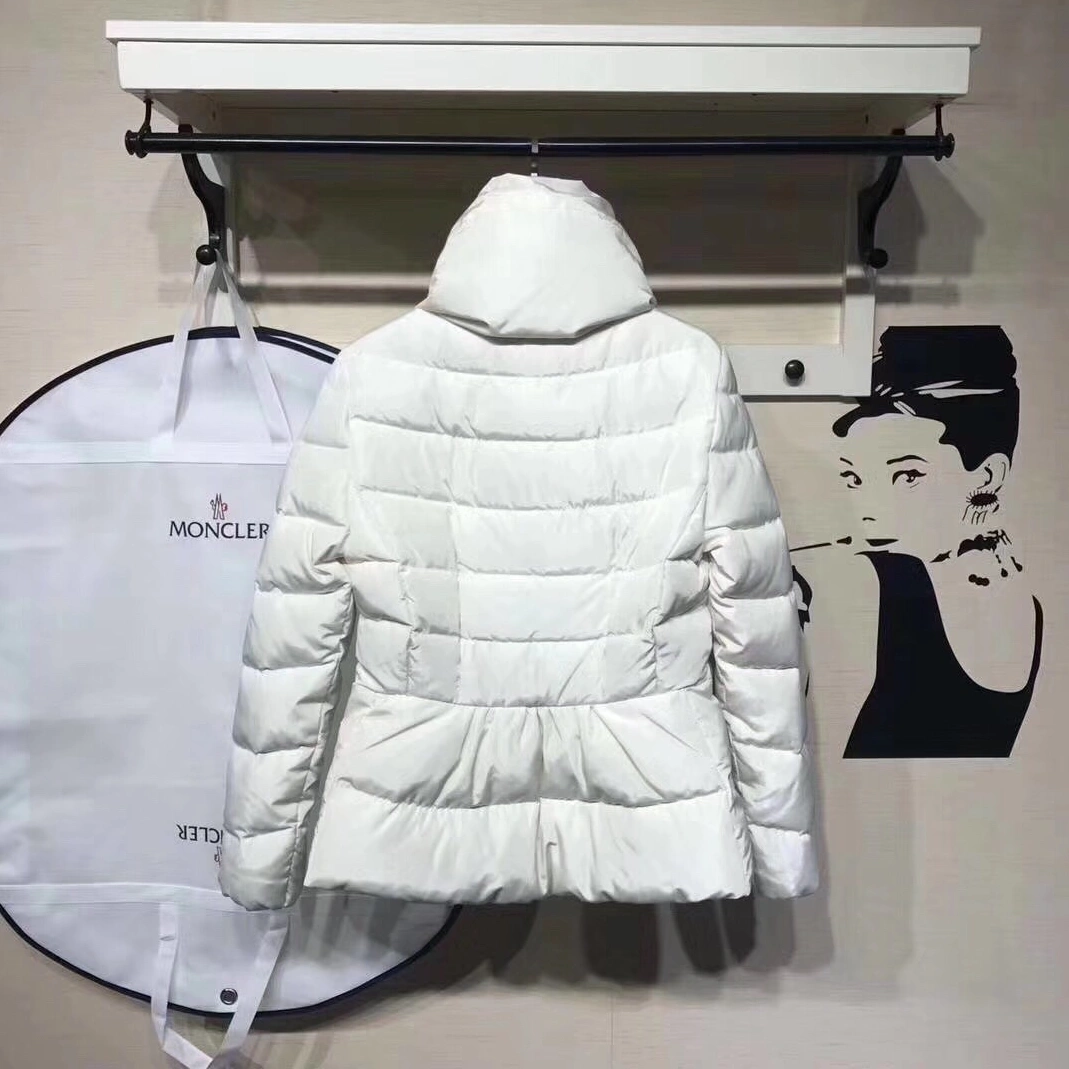 Flexible 2105 Moncler Down Feather Coat Long Sleeved For Women