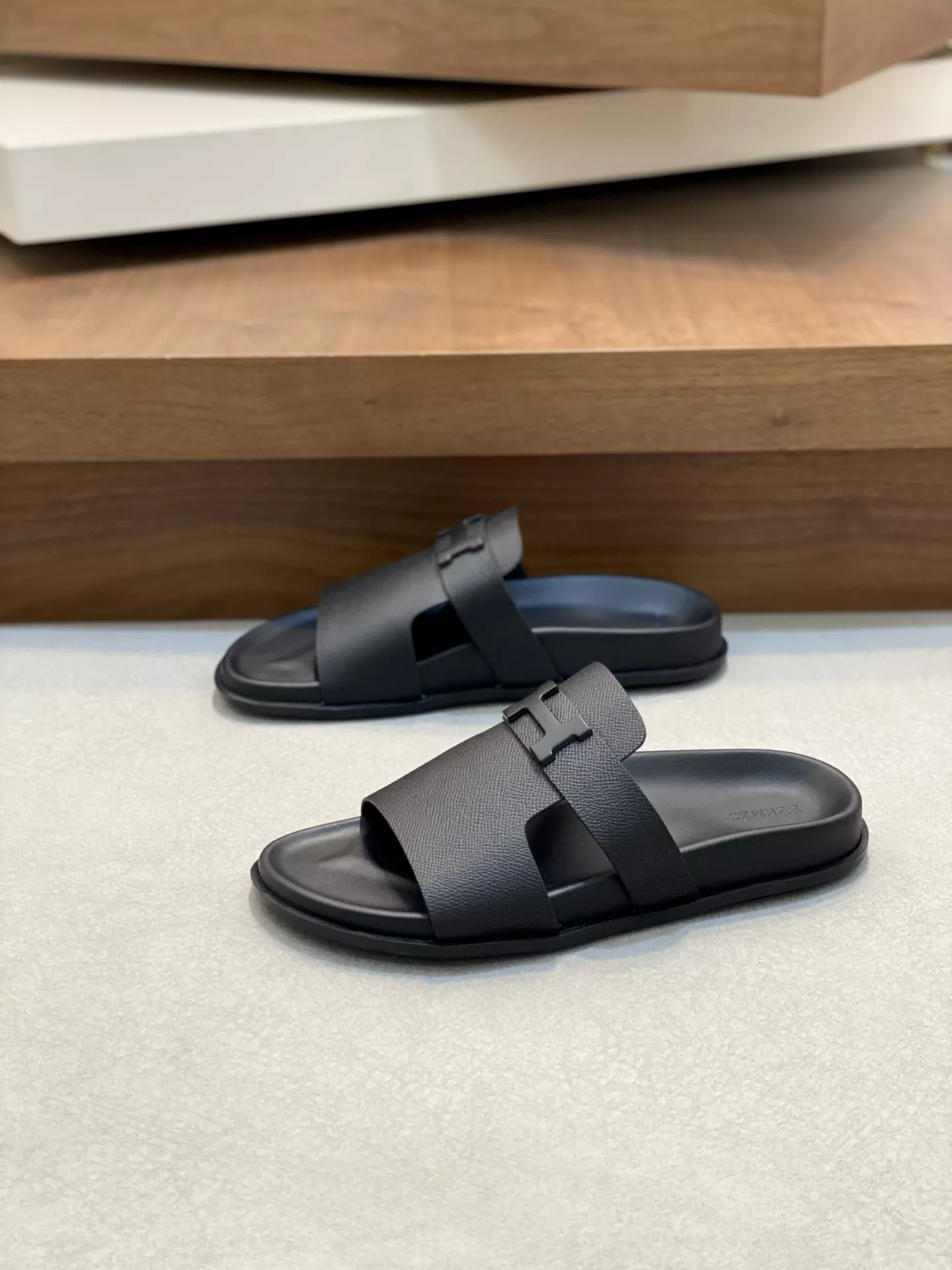 Flexible 2110 Hermes Slippers For Men