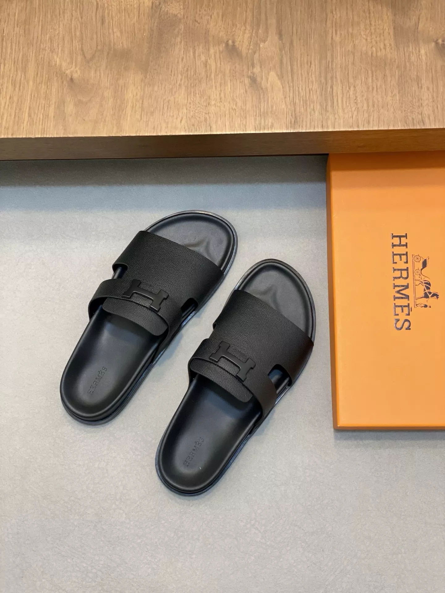 Flexible 2110 Hermes Slippers For Men
