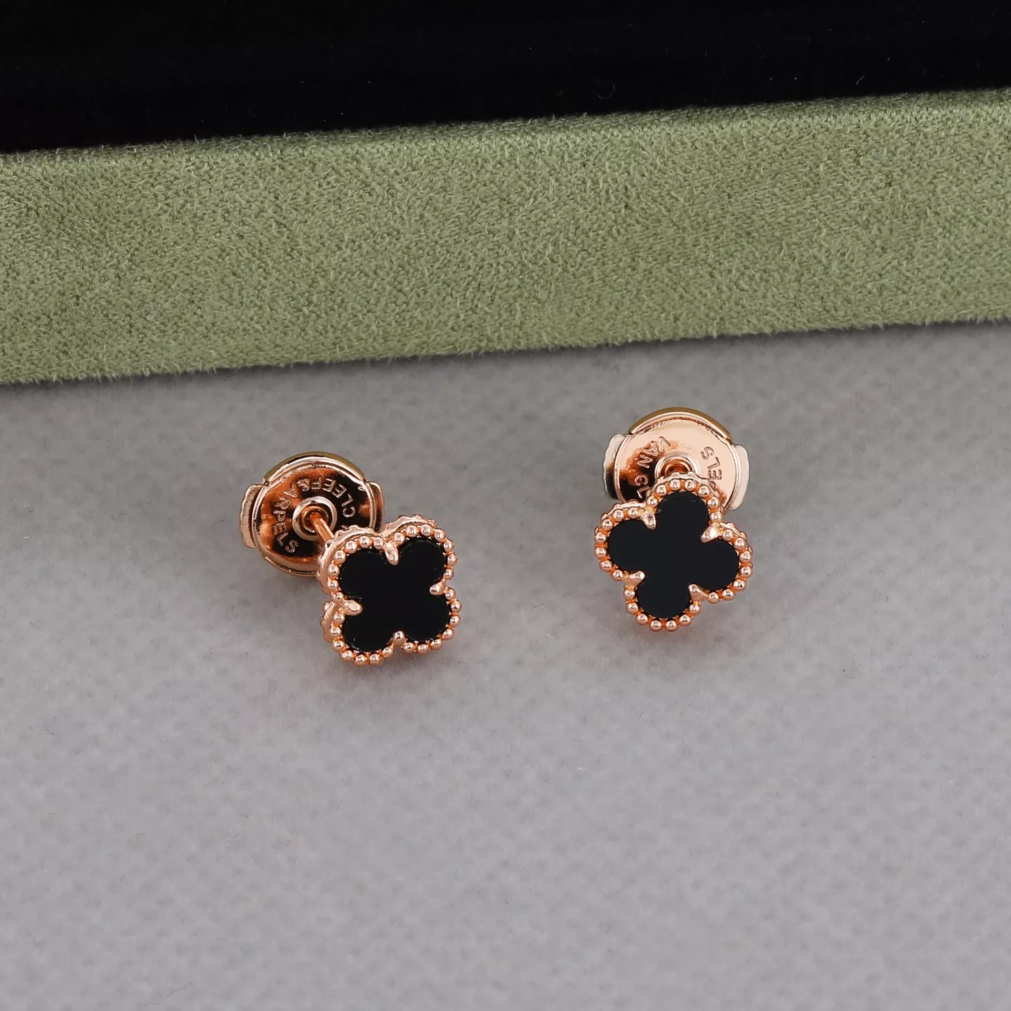 Flexible 2211 Van Cleef & Arpels Earrings For Women