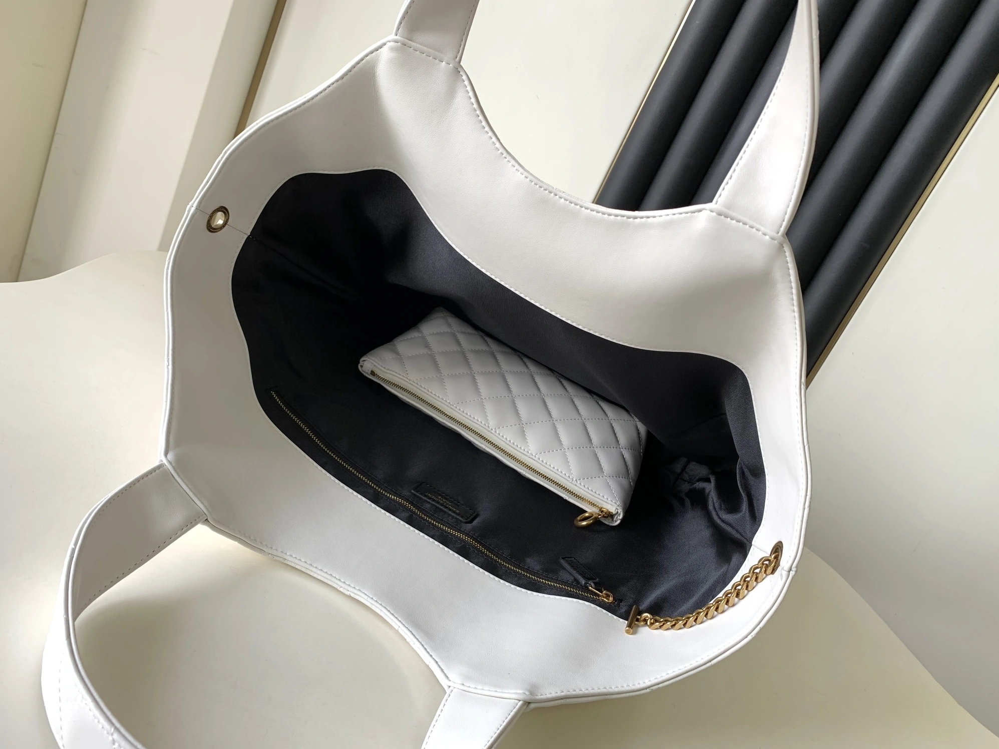 Flexible 2255 Yves Saint Laurent AAA Quality Handbags For Women