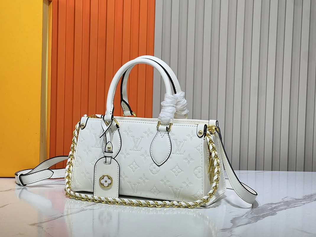 Flexible 2412 Louis Vuitton AAA Quality Handbags For Women