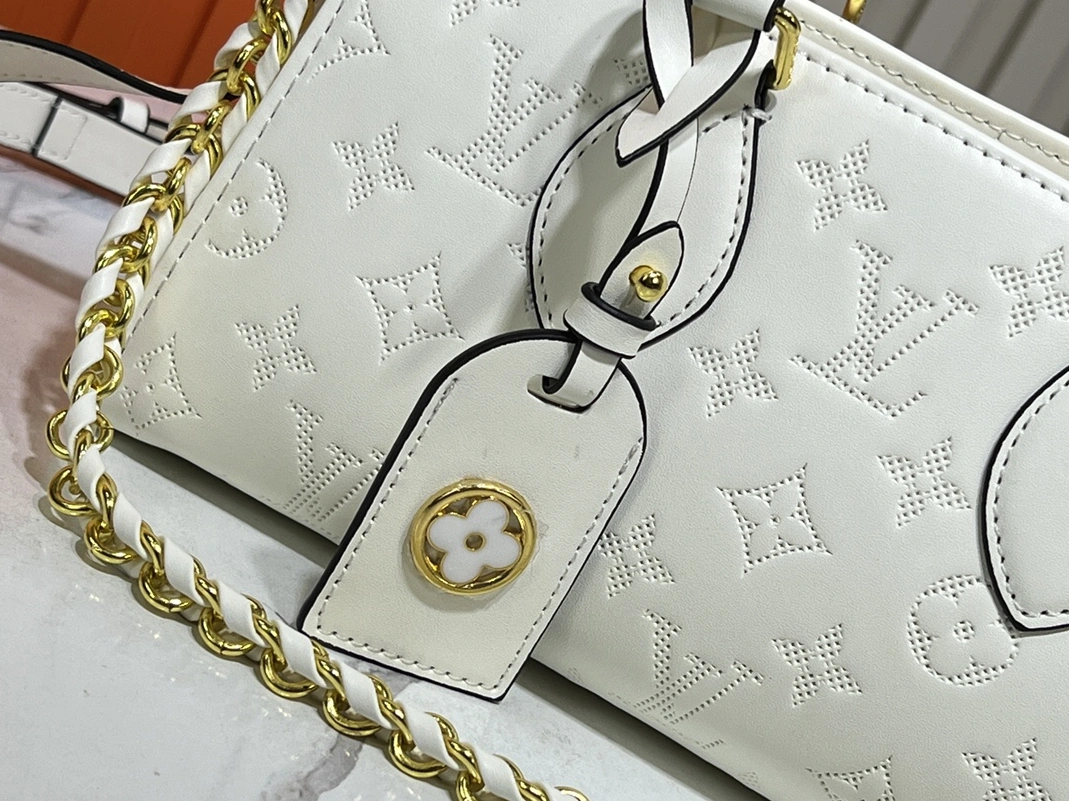 Flexible 2412 Louis Vuitton AAA Quality Handbags For Women