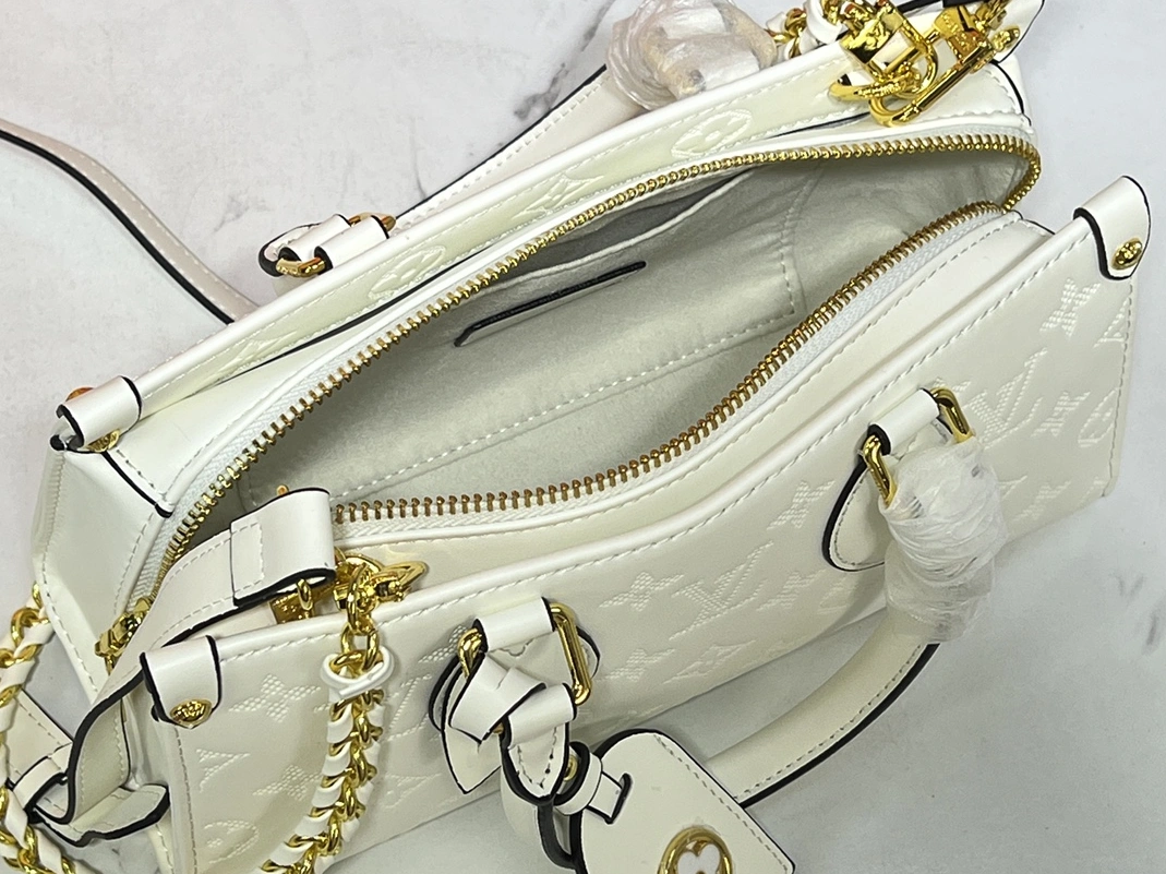 Flexible 2412 Louis Vuitton AAA Quality Handbags For Women