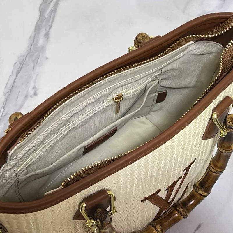 Flexible 2497 Louis Vuitton AAA Quality Handbags For Women