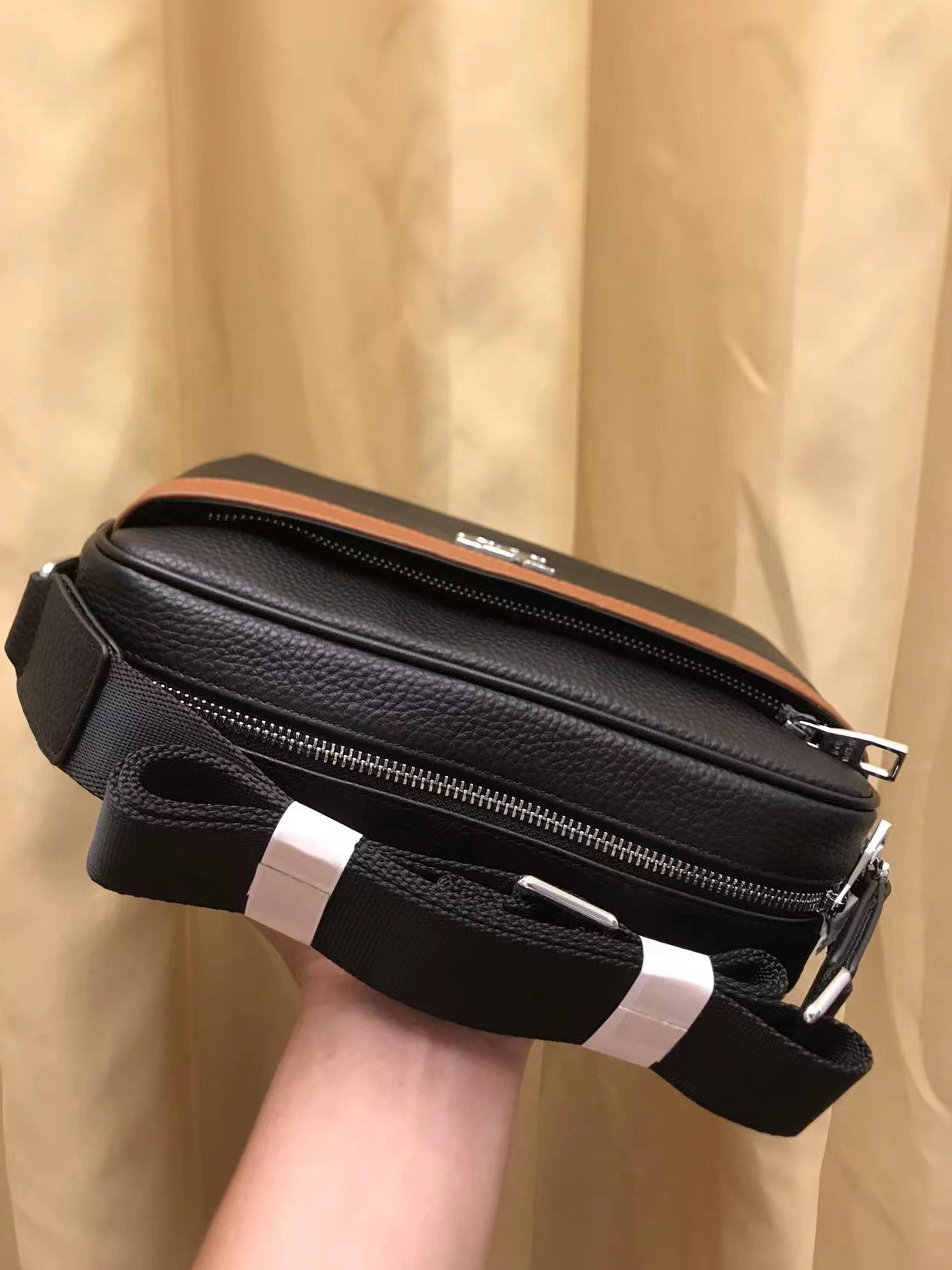 Flexible 2603 Louis Vuitton AAA Man Messenger Bags