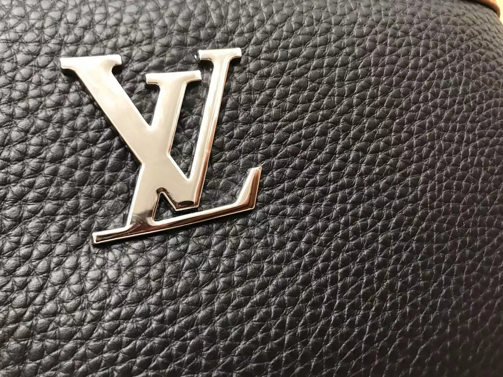 Flexible 2603 Louis Vuitton AAA Man Messenger Bags