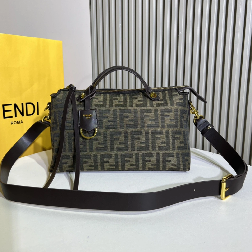 Flexible 2639 Fendi AAA Quality Messenger Bags For Women