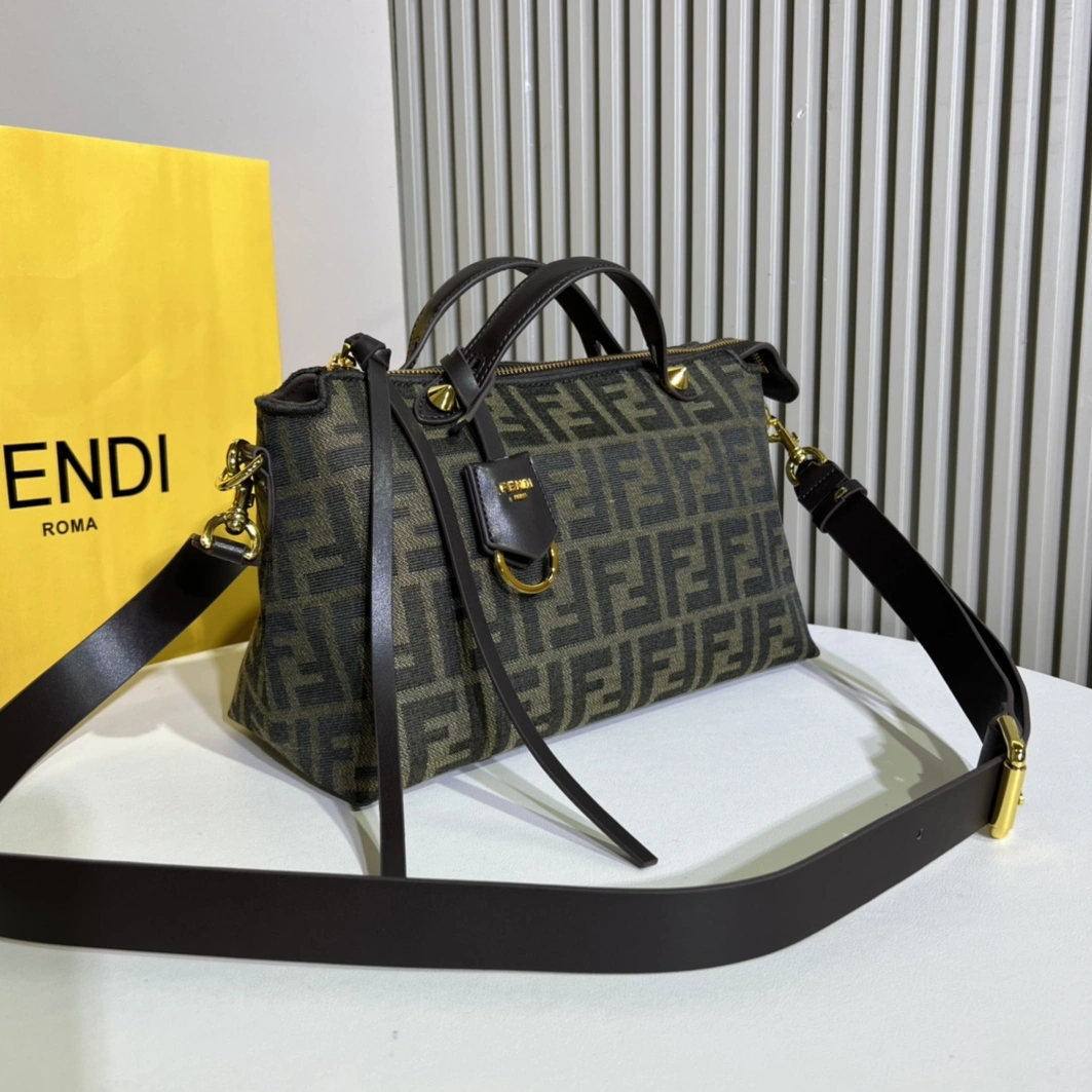 Flexible 2639 Fendi AAA Quality Messenger Bags For Women