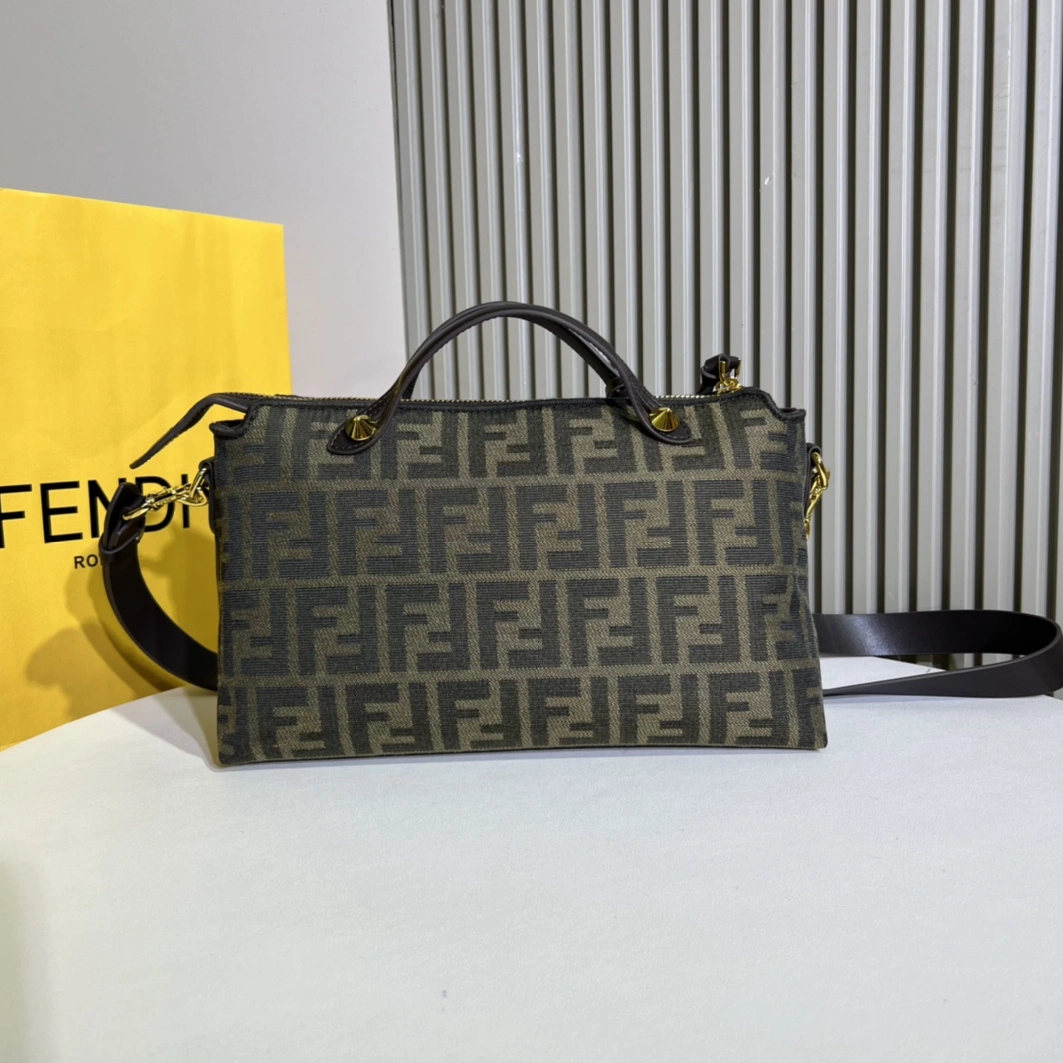 Flexible 2639 Fendi AAA Quality Messenger Bags For Women