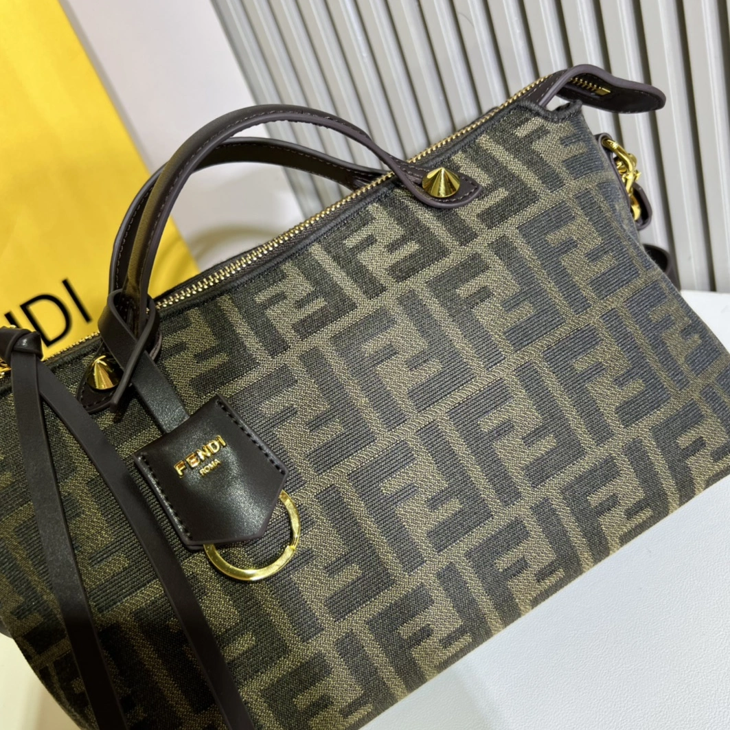 Flexible 2639 Fendi AAA Quality Messenger Bags For Women