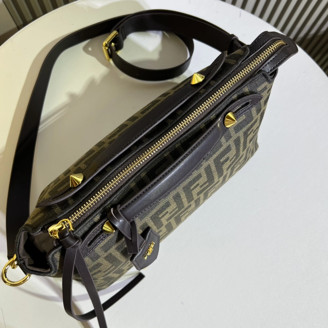 Flexible 2639 Fendi AAA Quality Messenger Bags For Women