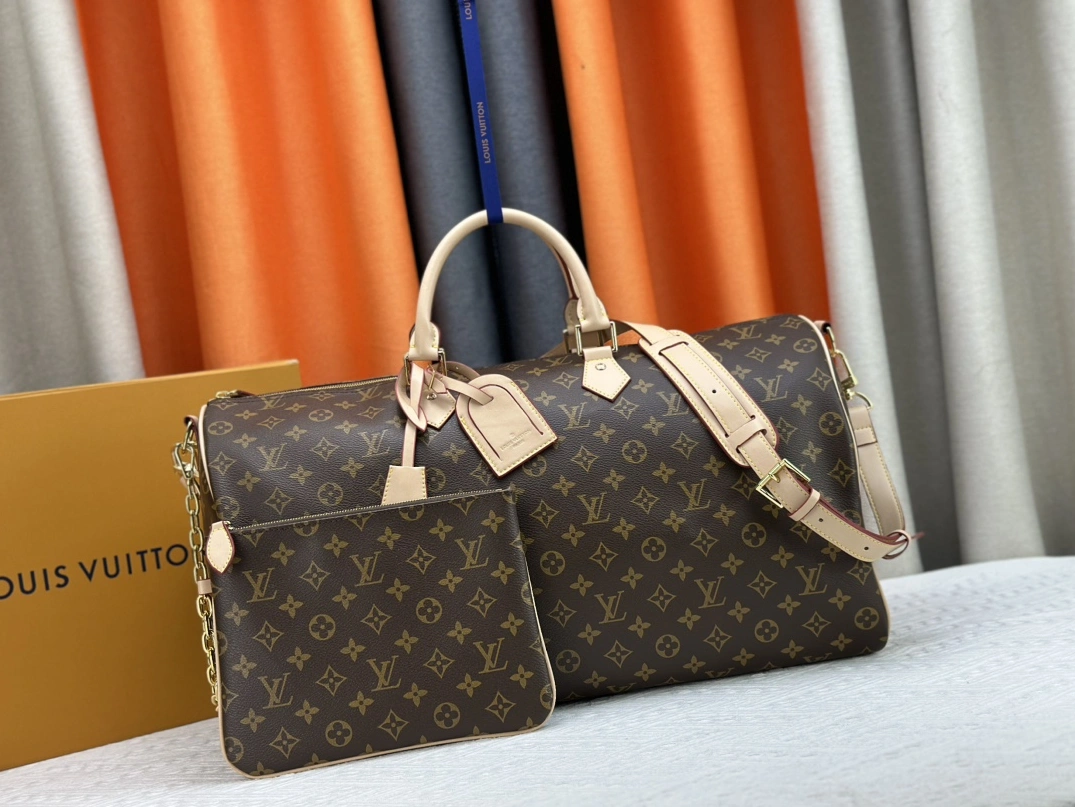 Flexible 2696 Louis Vuitton Travel Bags