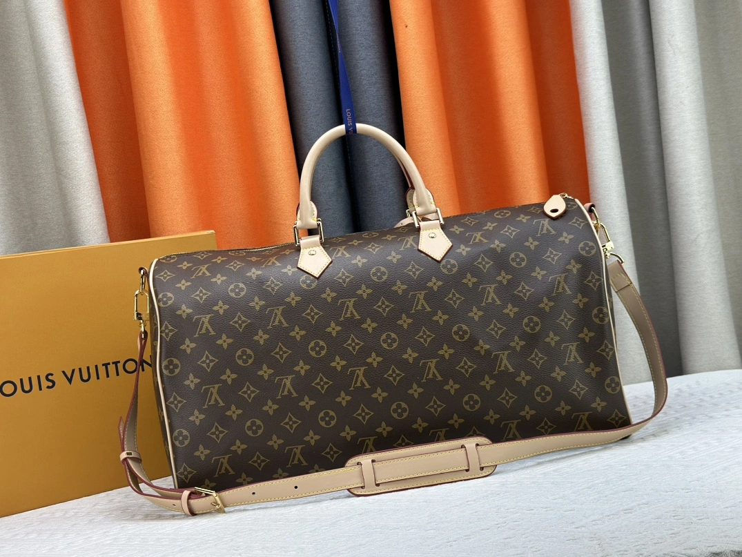 Flexible 2696 Louis Vuitton Travel Bags