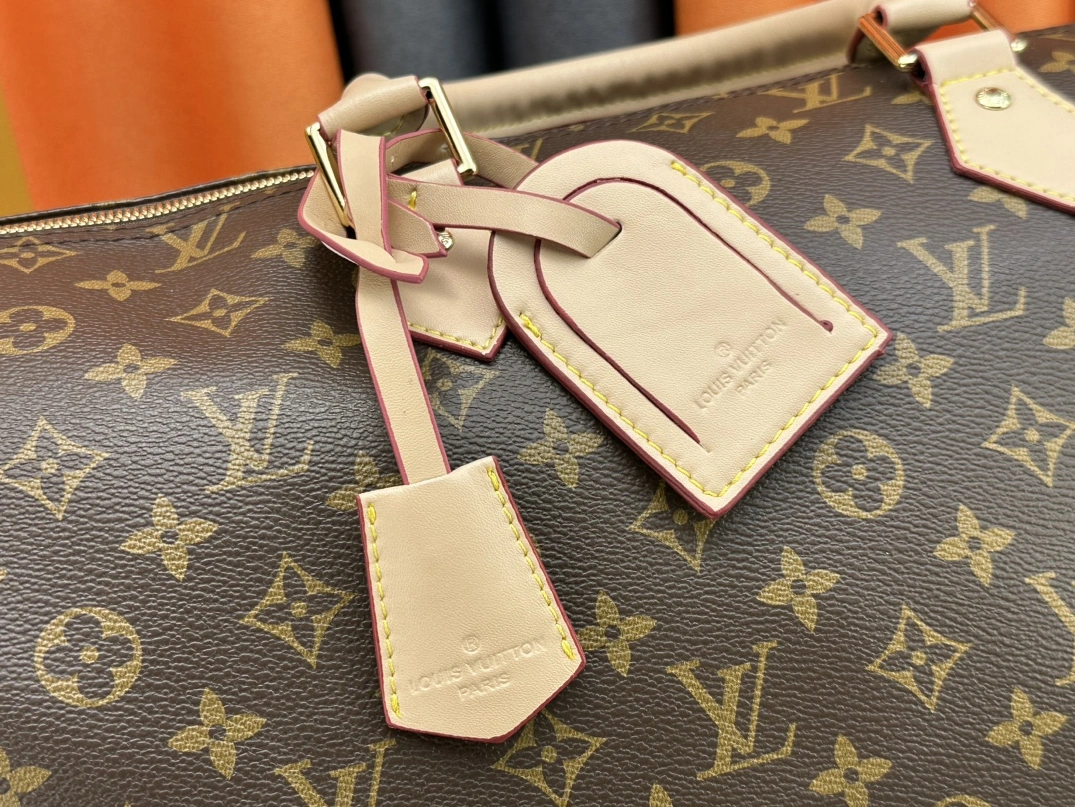 Flexible 2696 Louis Vuitton Travel Bags