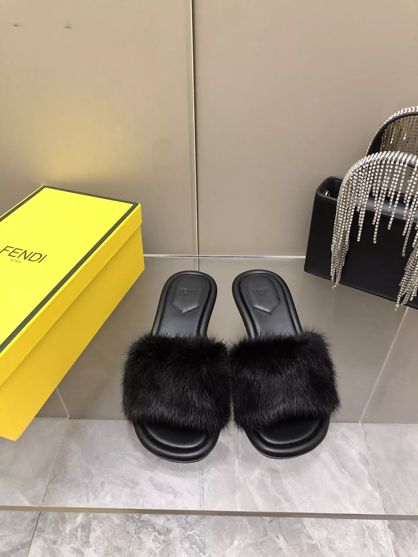 Flexible 2915 Fendi Slippers For Women