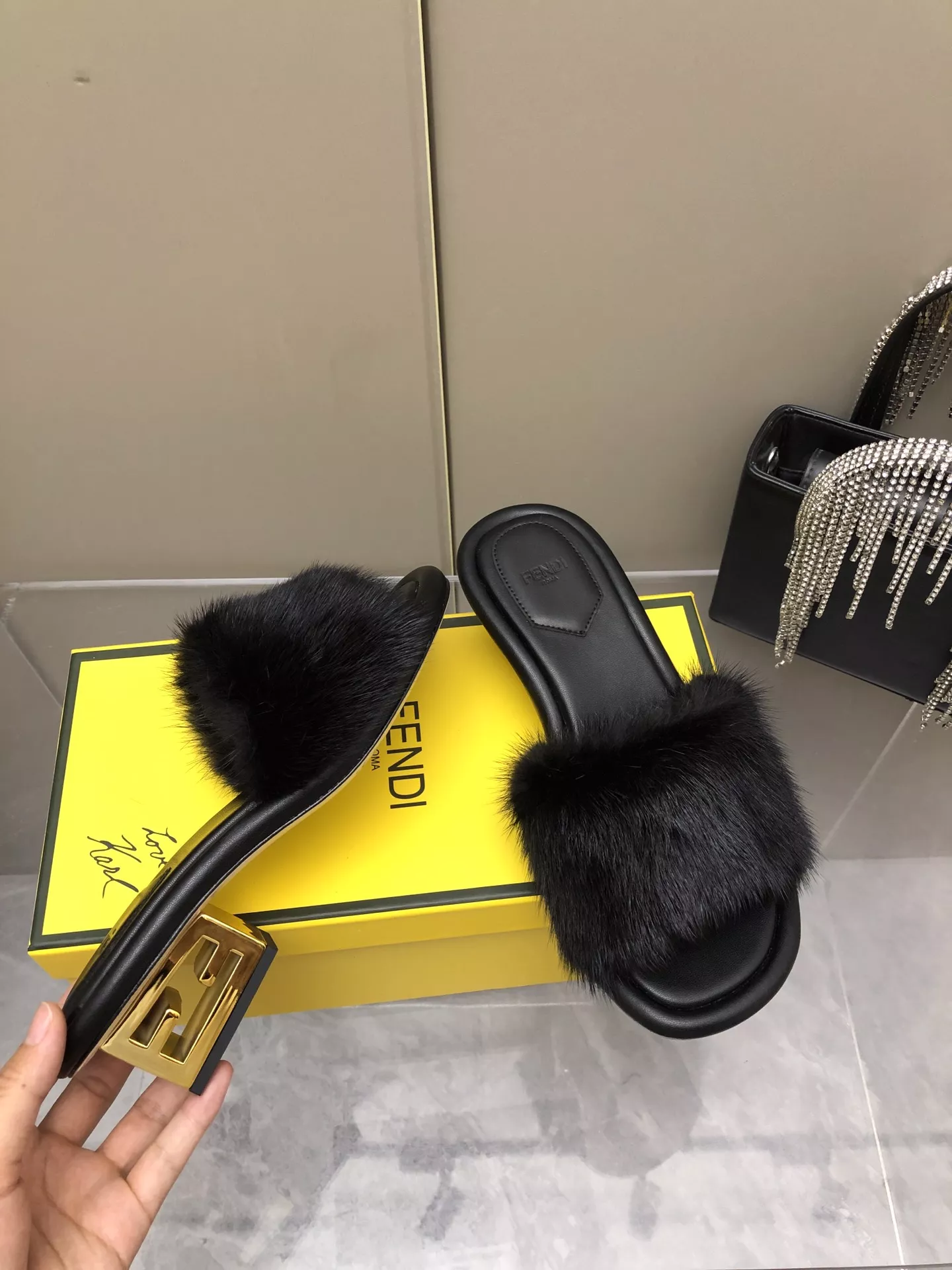 Flexible 2915 Fendi Slippers For Women