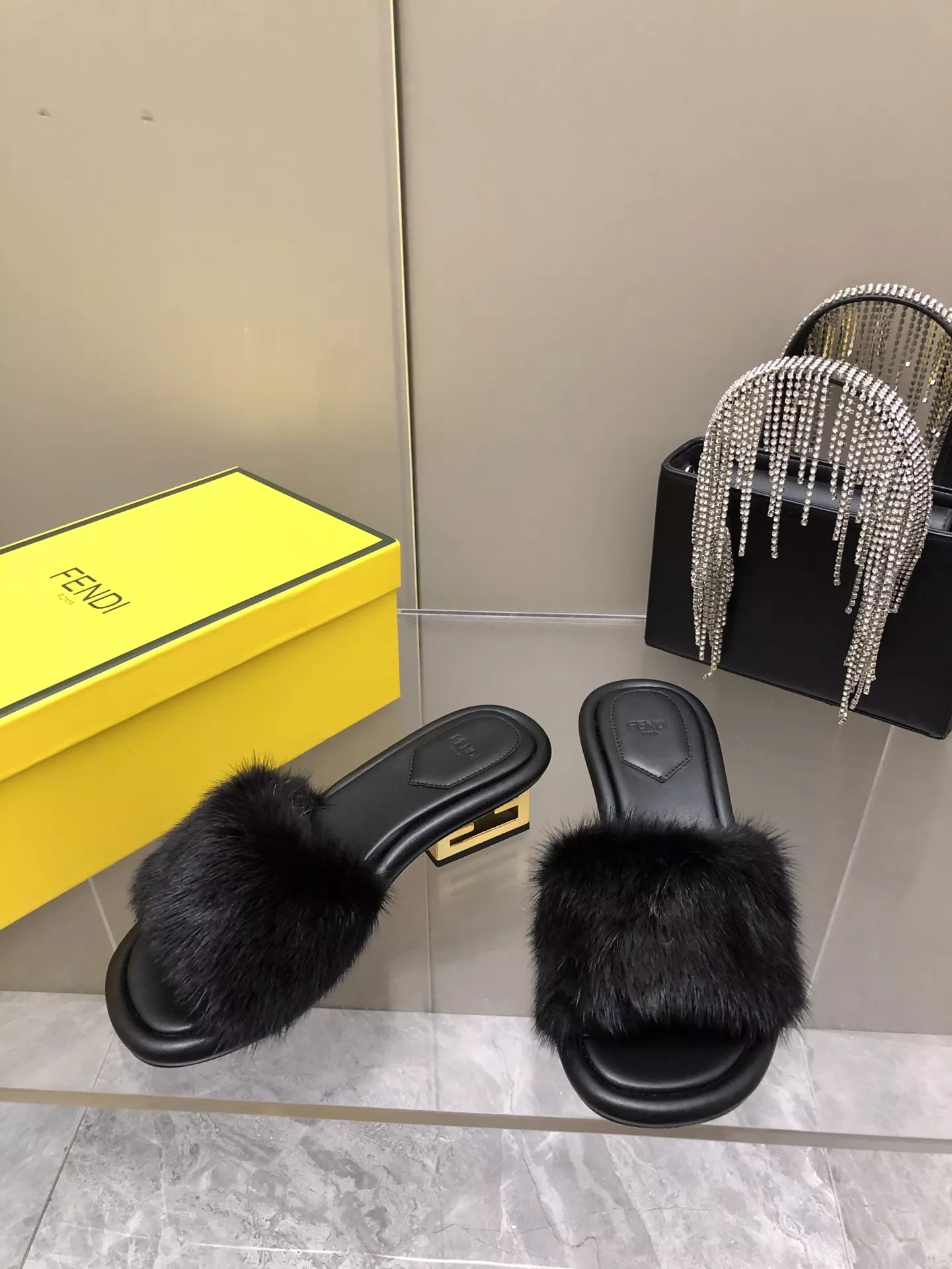 Flexible 2915 Fendi Slippers For Women