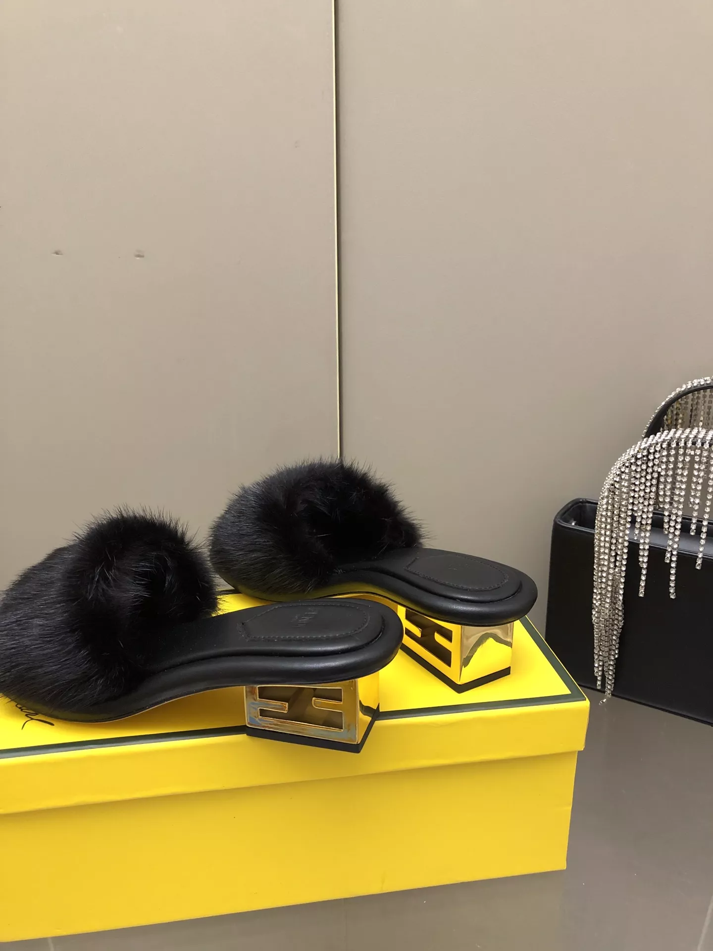 Flexible 2915 Fendi Slippers For Women