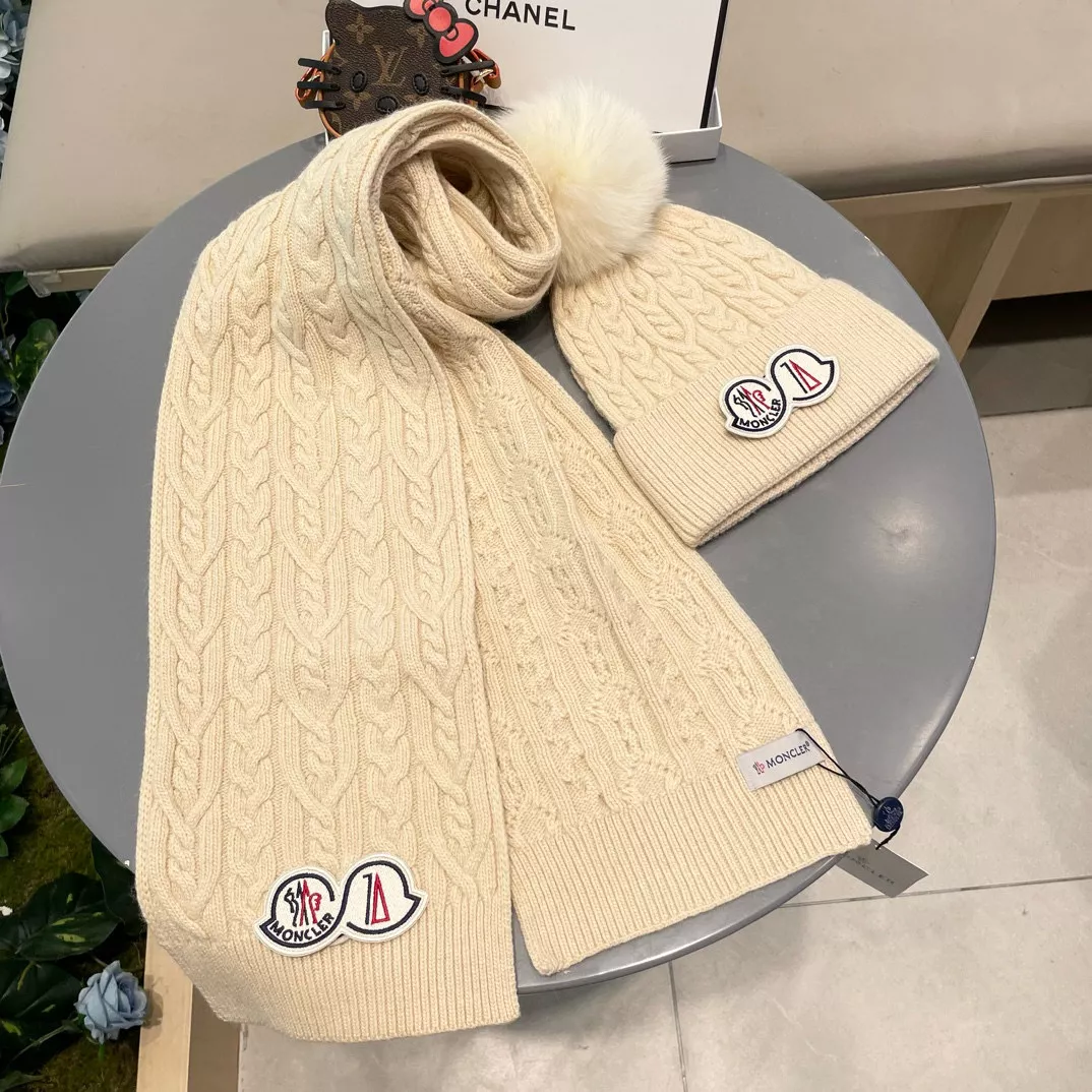 Flexible 3009 Moncler Hat and Scarf Set