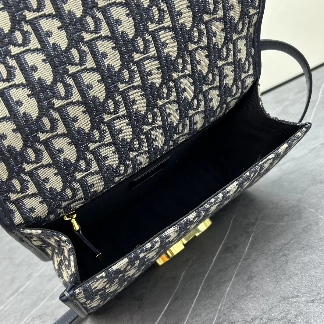 Flexible 3092 Christian Dior AAA Quality Messenger Bags For Women