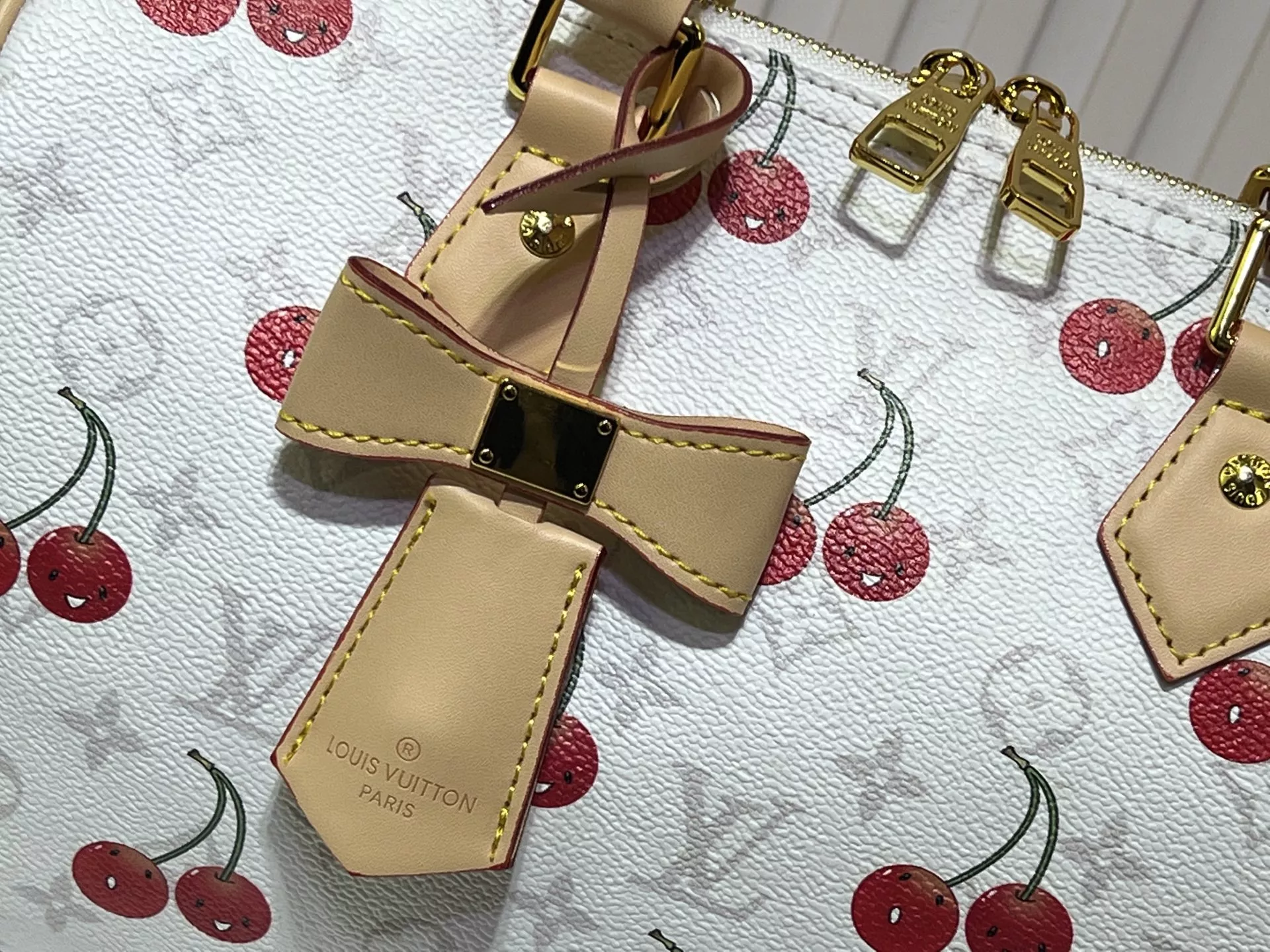 Flexible 3374 Louis Vuitton AAA Quality Handbags For Women