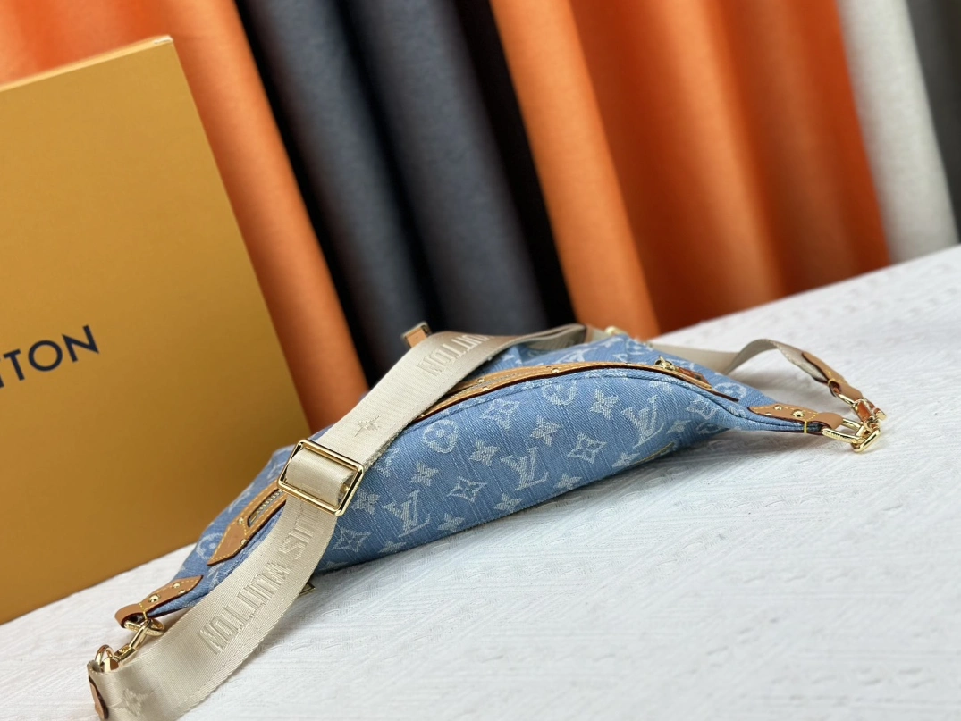 Flexible 3430 Louis Vuitton LV AAA Quality Belt Bags For Women