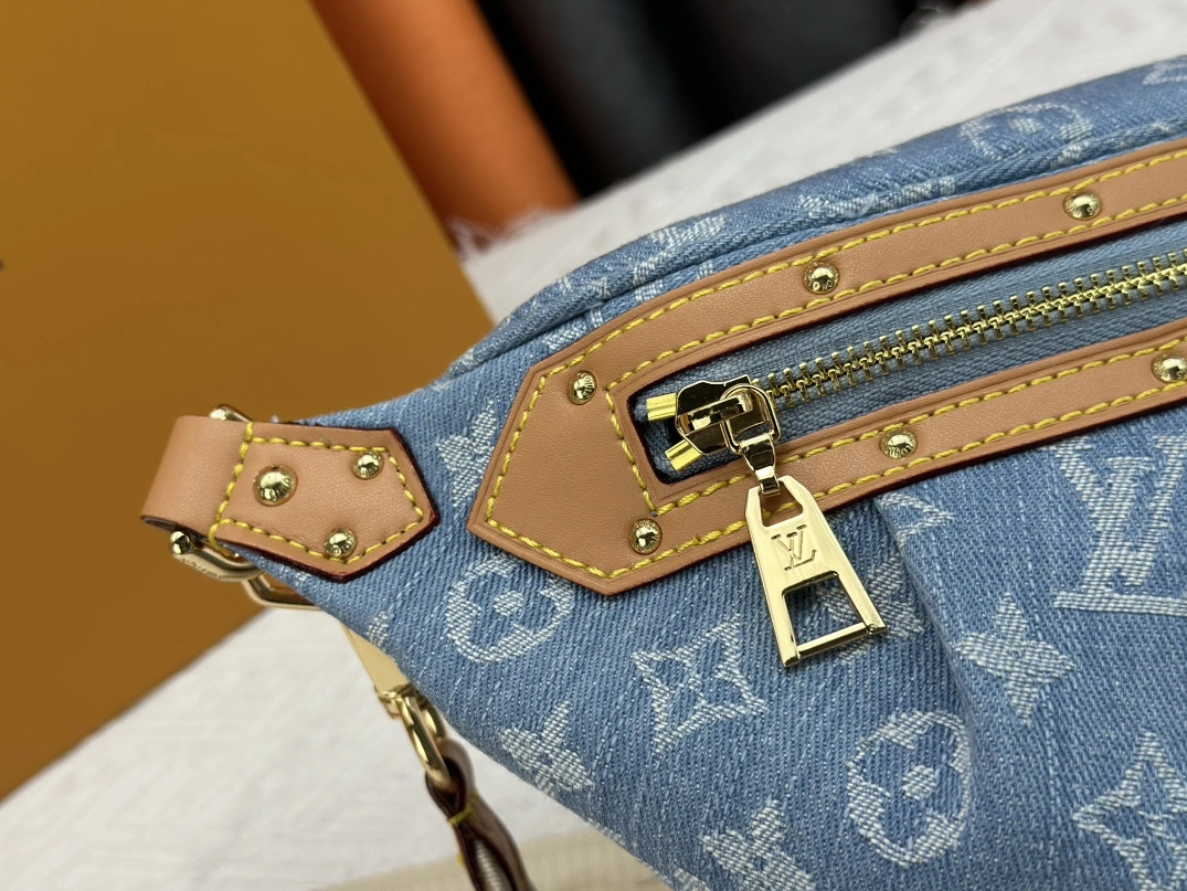 Flexible 3430 Louis Vuitton LV AAA Quality Belt Bags For Women