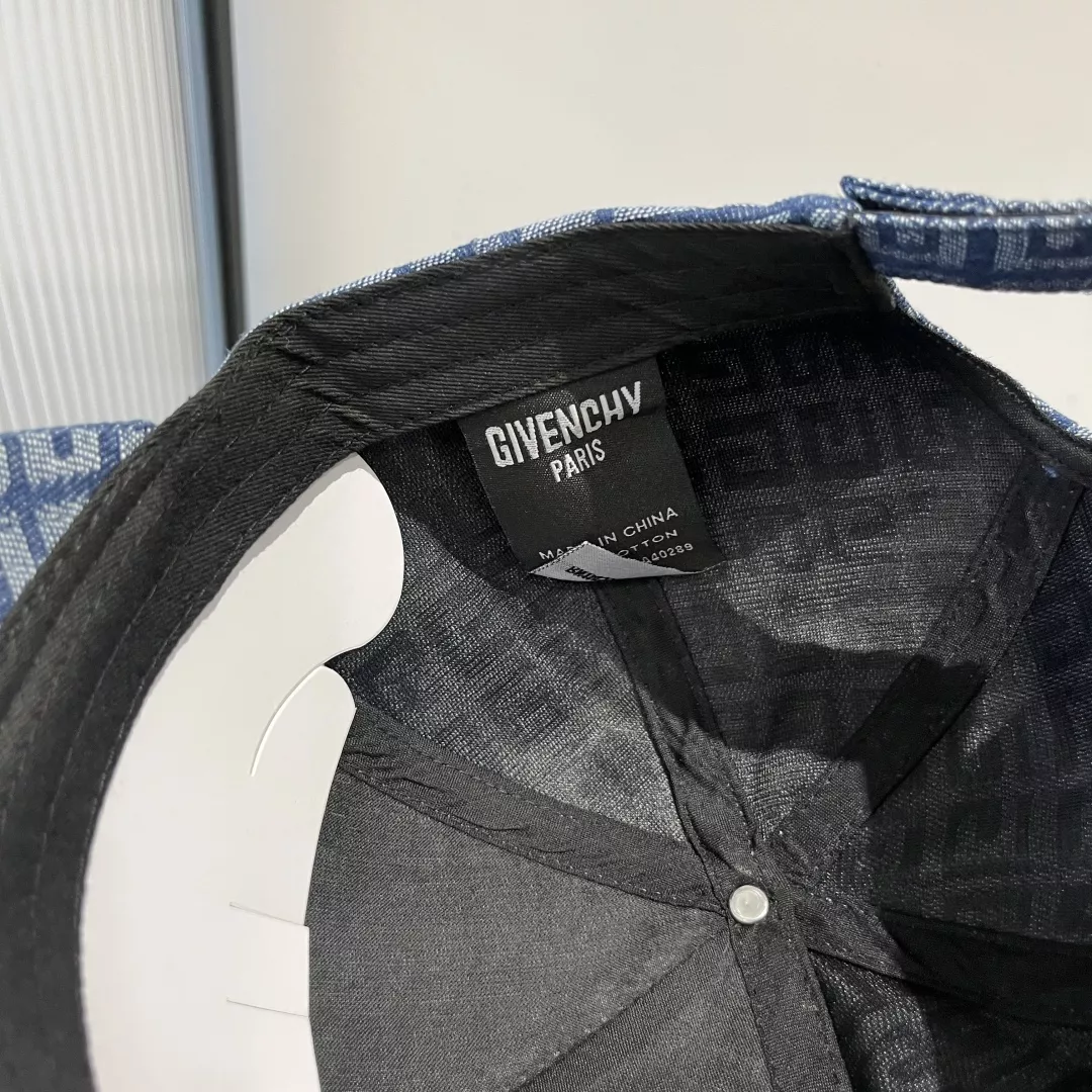 Flexible 3449 Givenchy Caps
