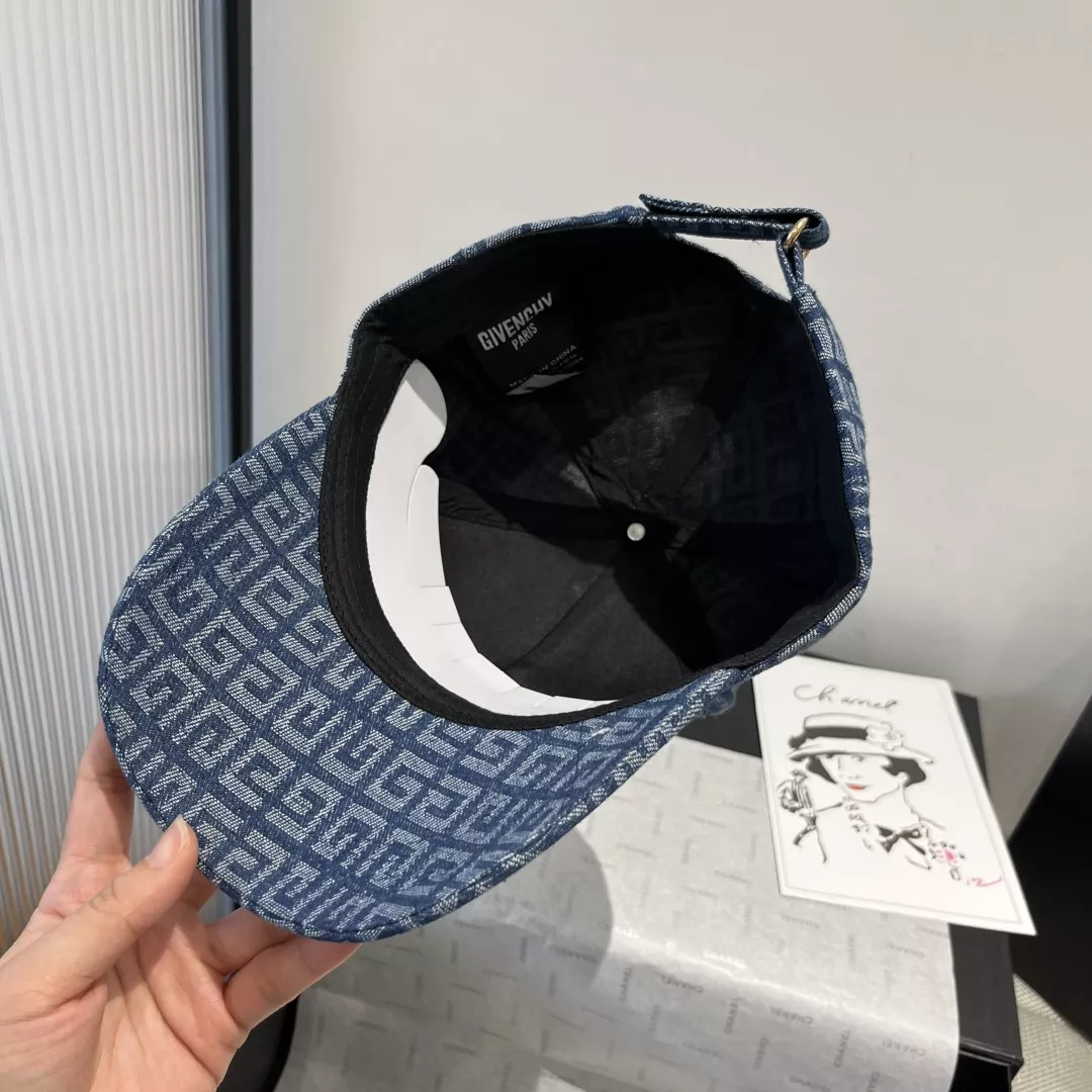 Flexible 3449 Givenchy Caps