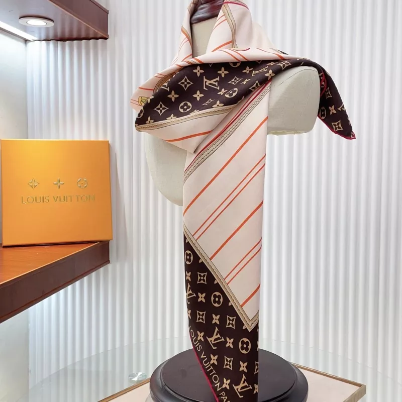 Flexible 3561 Louis Vuitton Silk Squares