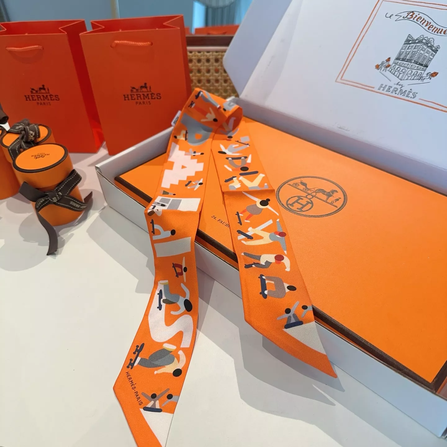 Flexible 3679 Hermes Silk Scarf