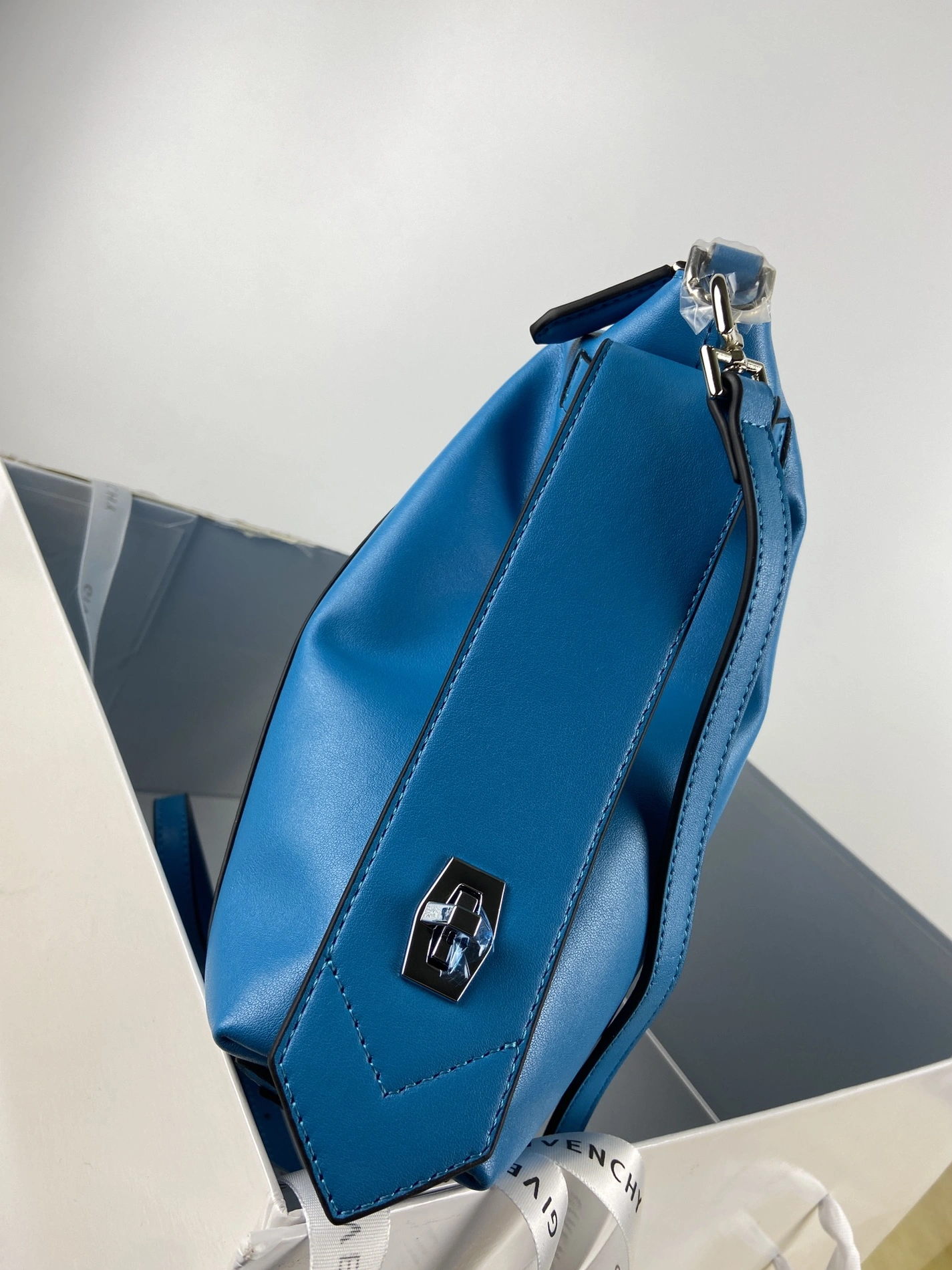 Flexible 3748 Givenchy AAA Quality Handbags For Women