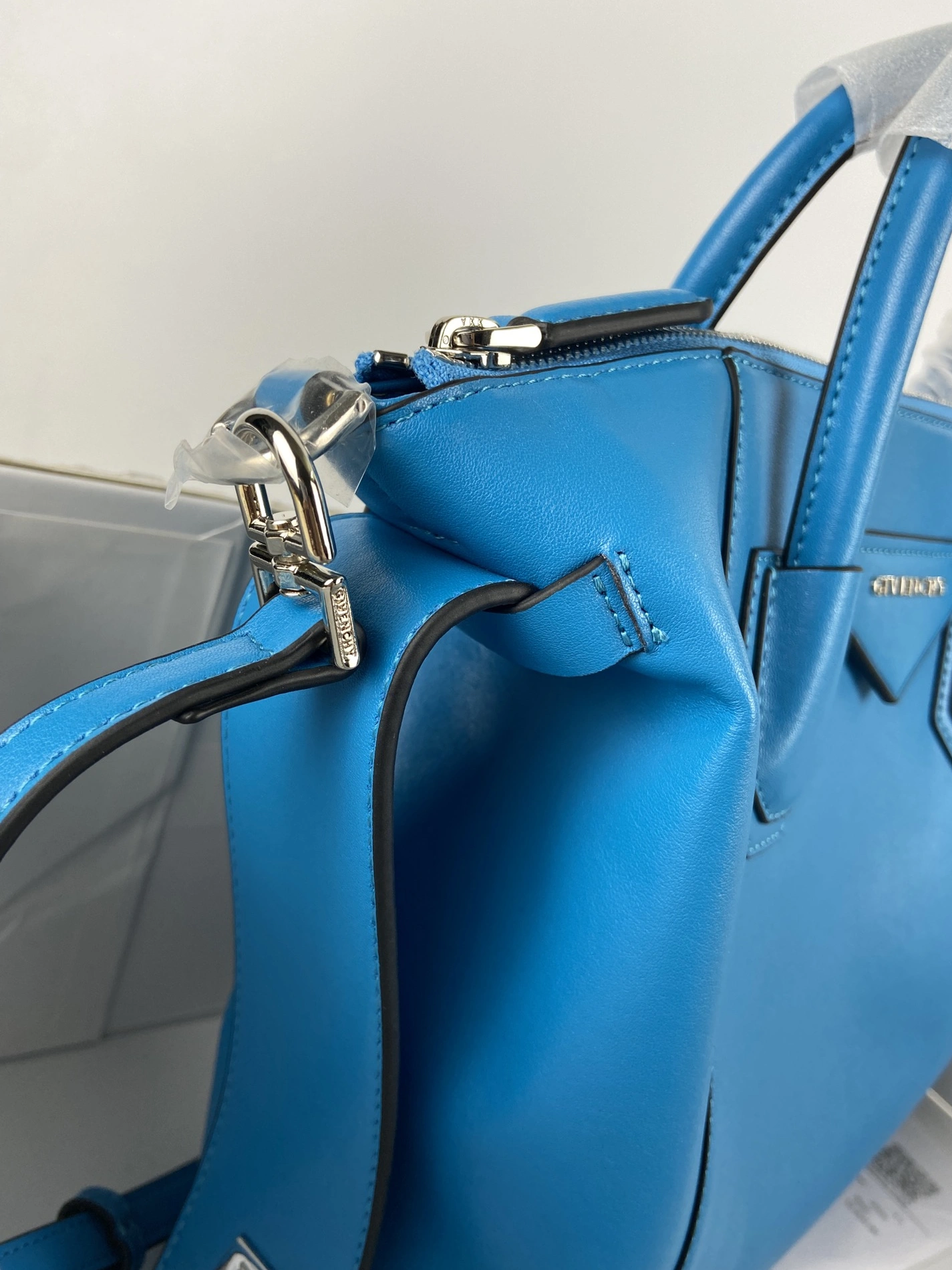 Flexible 3748 Givenchy AAA Quality Handbags For Women