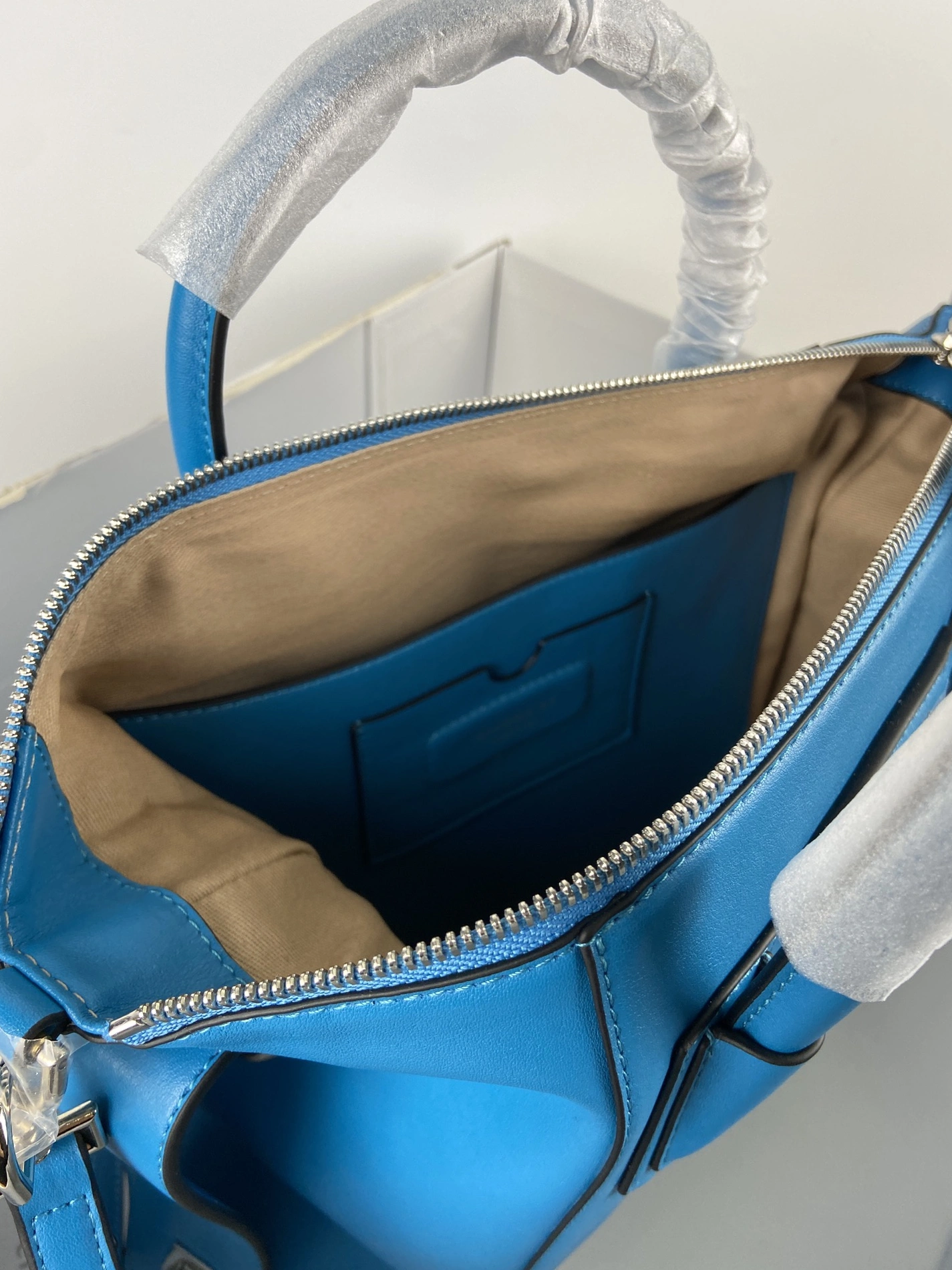 Flexible 3748 Givenchy AAA Quality Handbags For Women