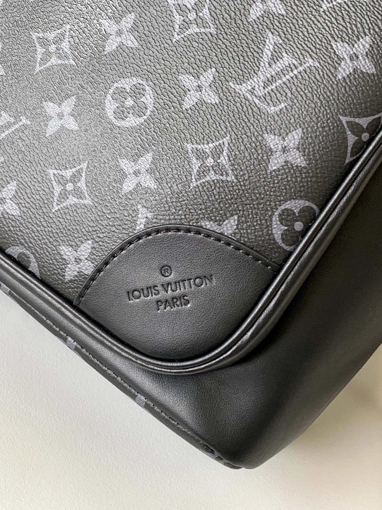 Flexible 4094 Louis Vuitton LV AAA Man Backpacks