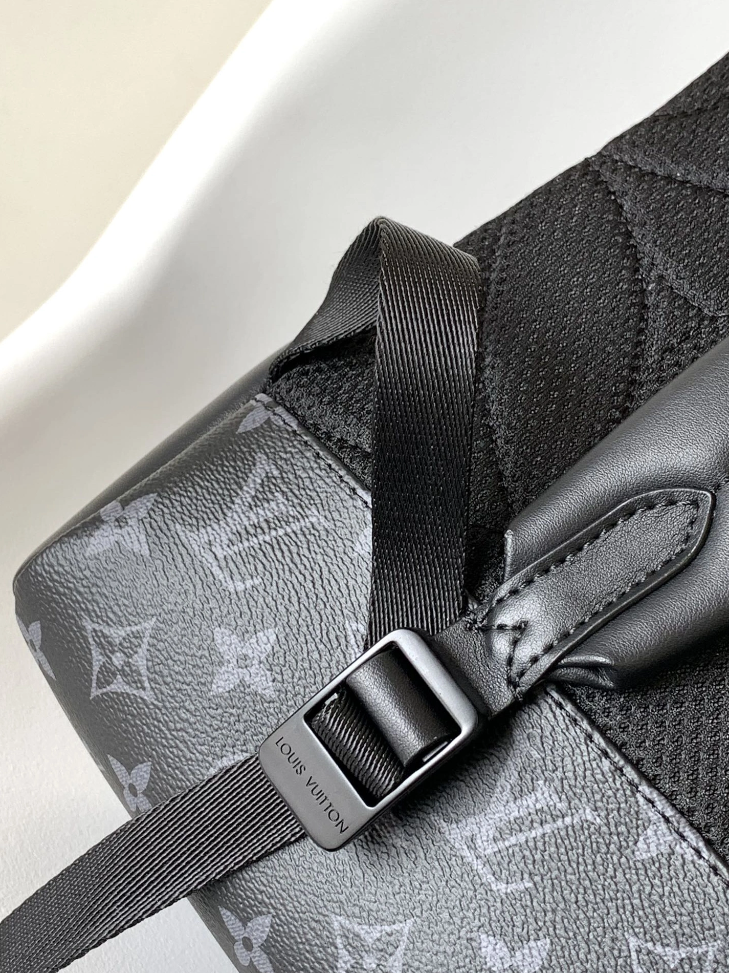 Flexible 4094 Louis Vuitton LV AAA Man Backpacks