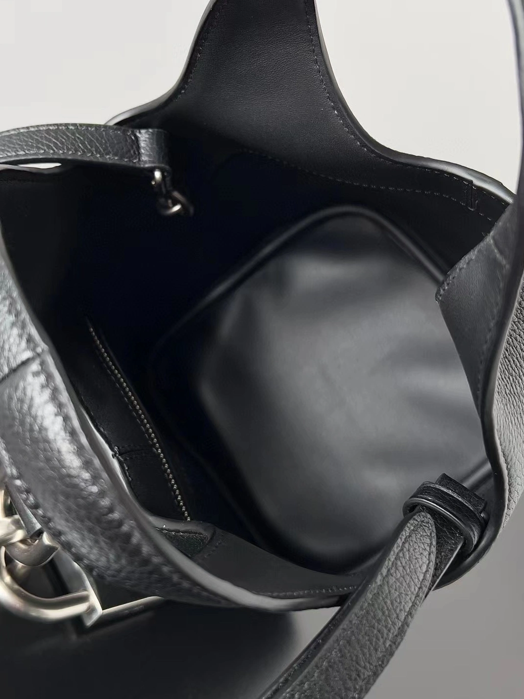 Flexible 4135 Balenciaga AAA Quality Handbags For Women