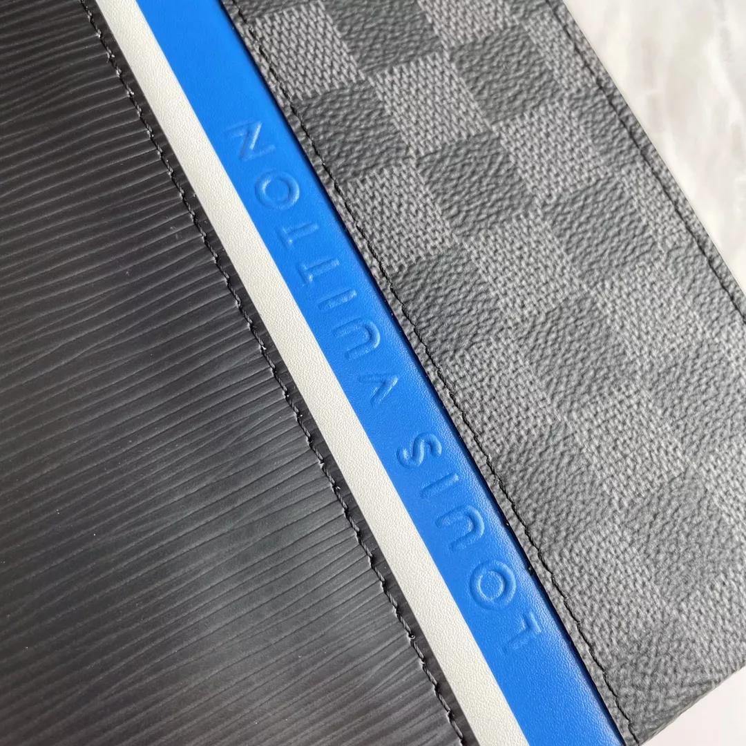 Flexible 4360 Louis Vuitton AAA Quality Wallets
